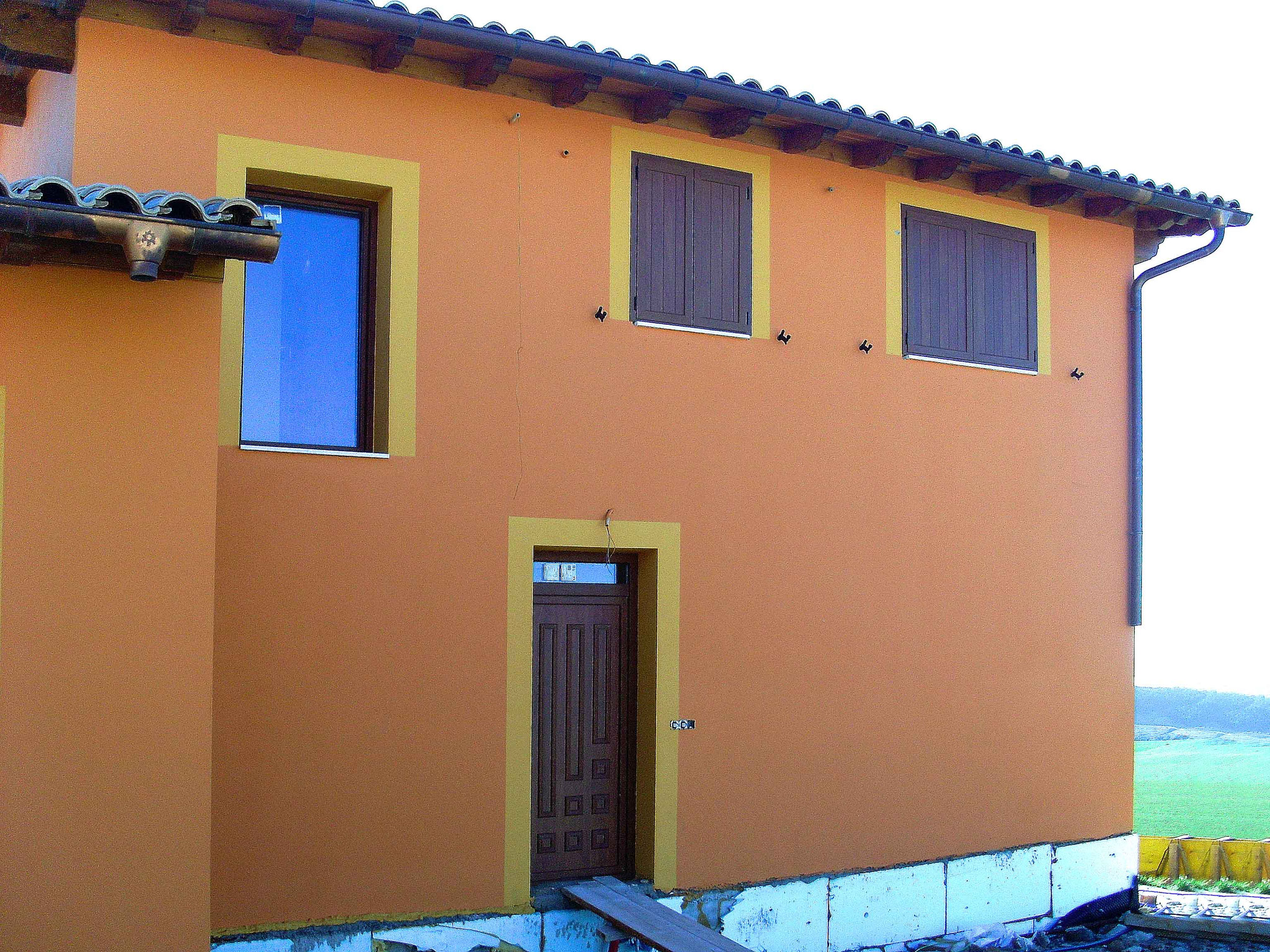 Instalación de contraventanas rusticas aluminio lacado madera en Biurrun, Navarra