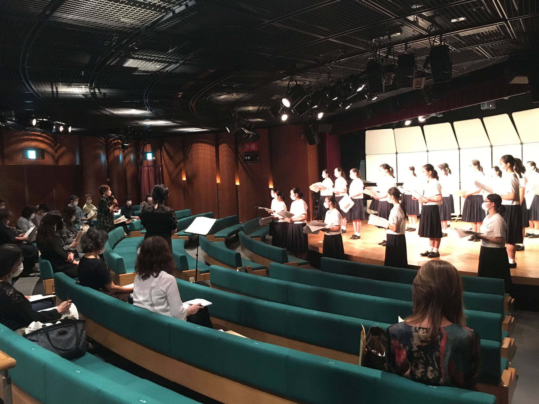 武庫川中学校コーラス部のみなさん　「妖精の市場」から　銀の色