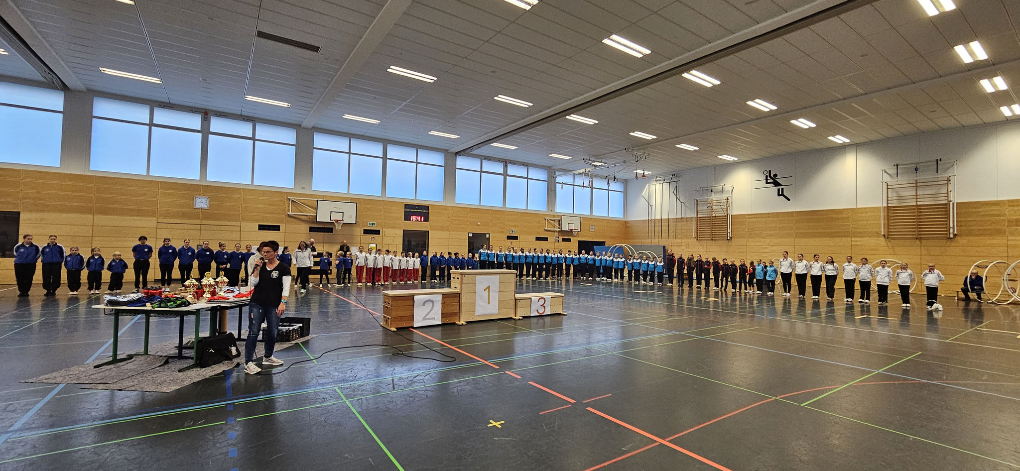 Die Turnhalle voller Turner*innen!