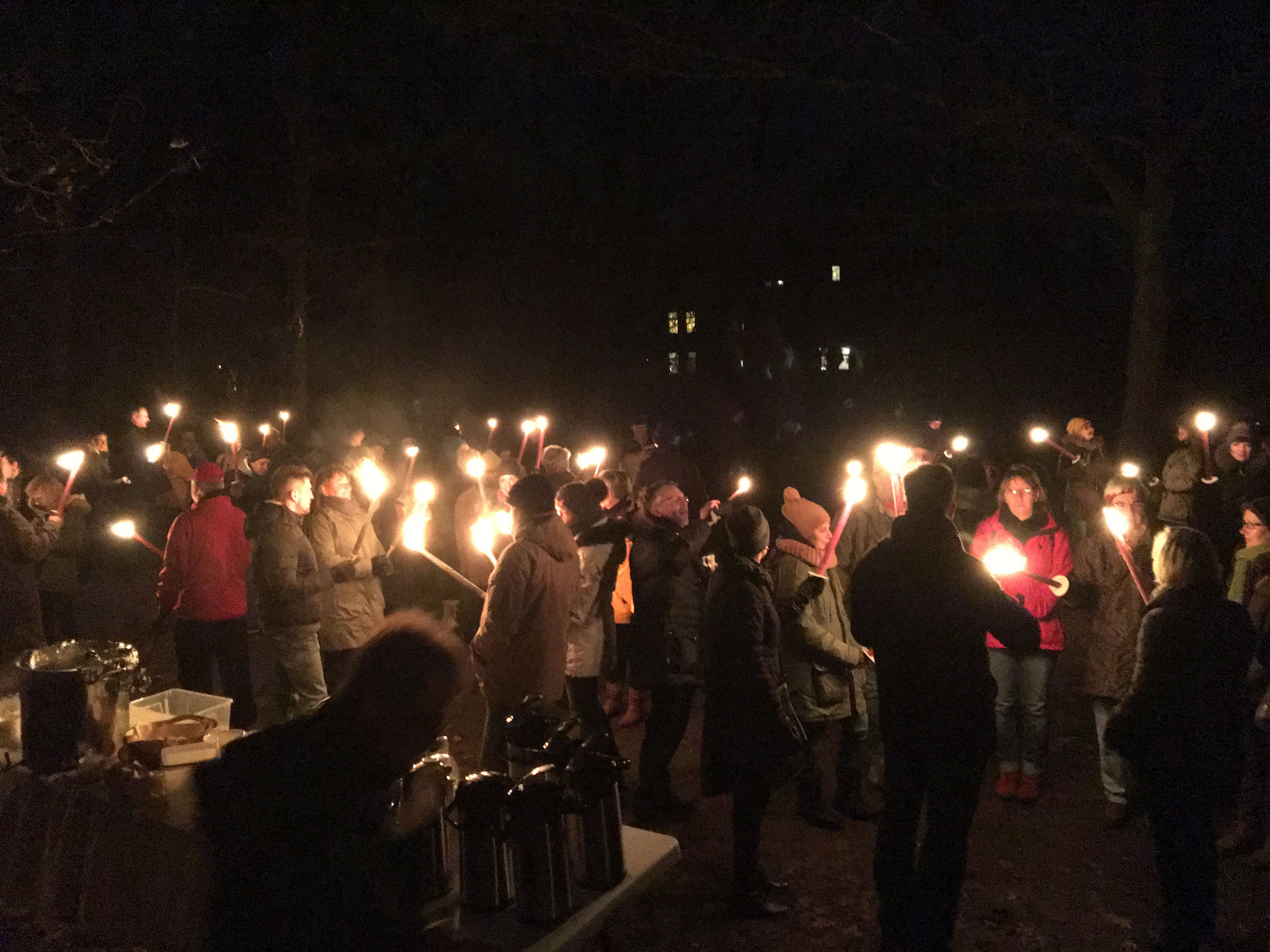 Fackelwanderung mit anschließendem Grümkohl essen.