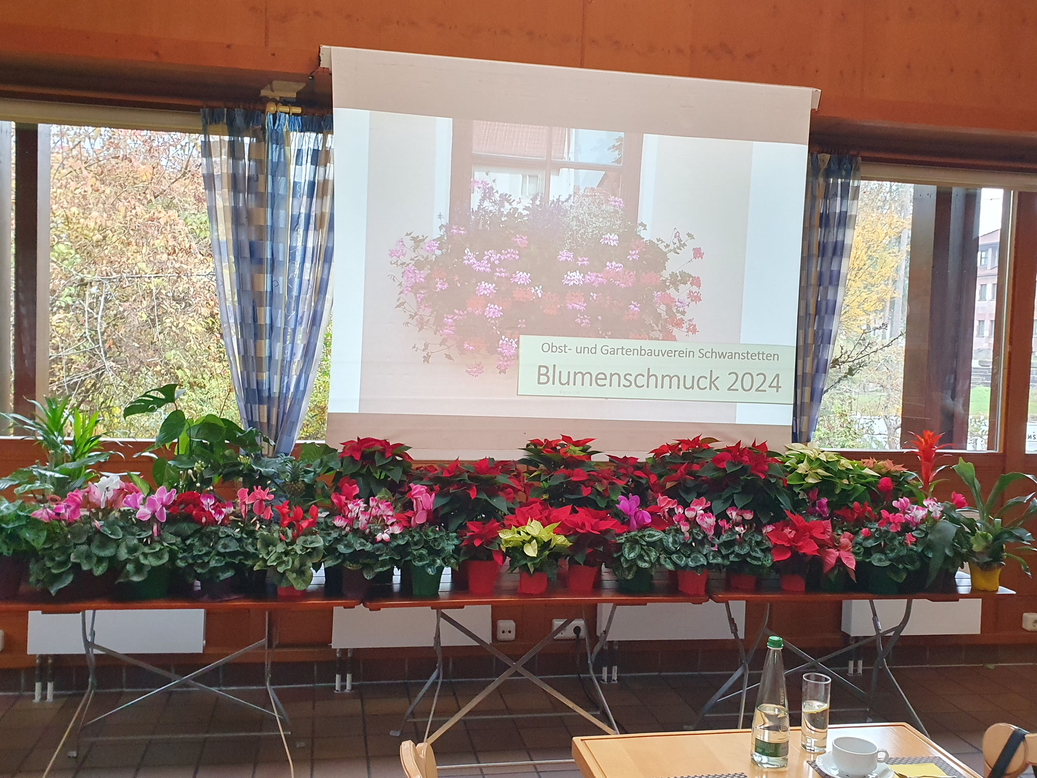 Preisverleihung und Prämierung des schönsten Blumenschmucks an den Häusern