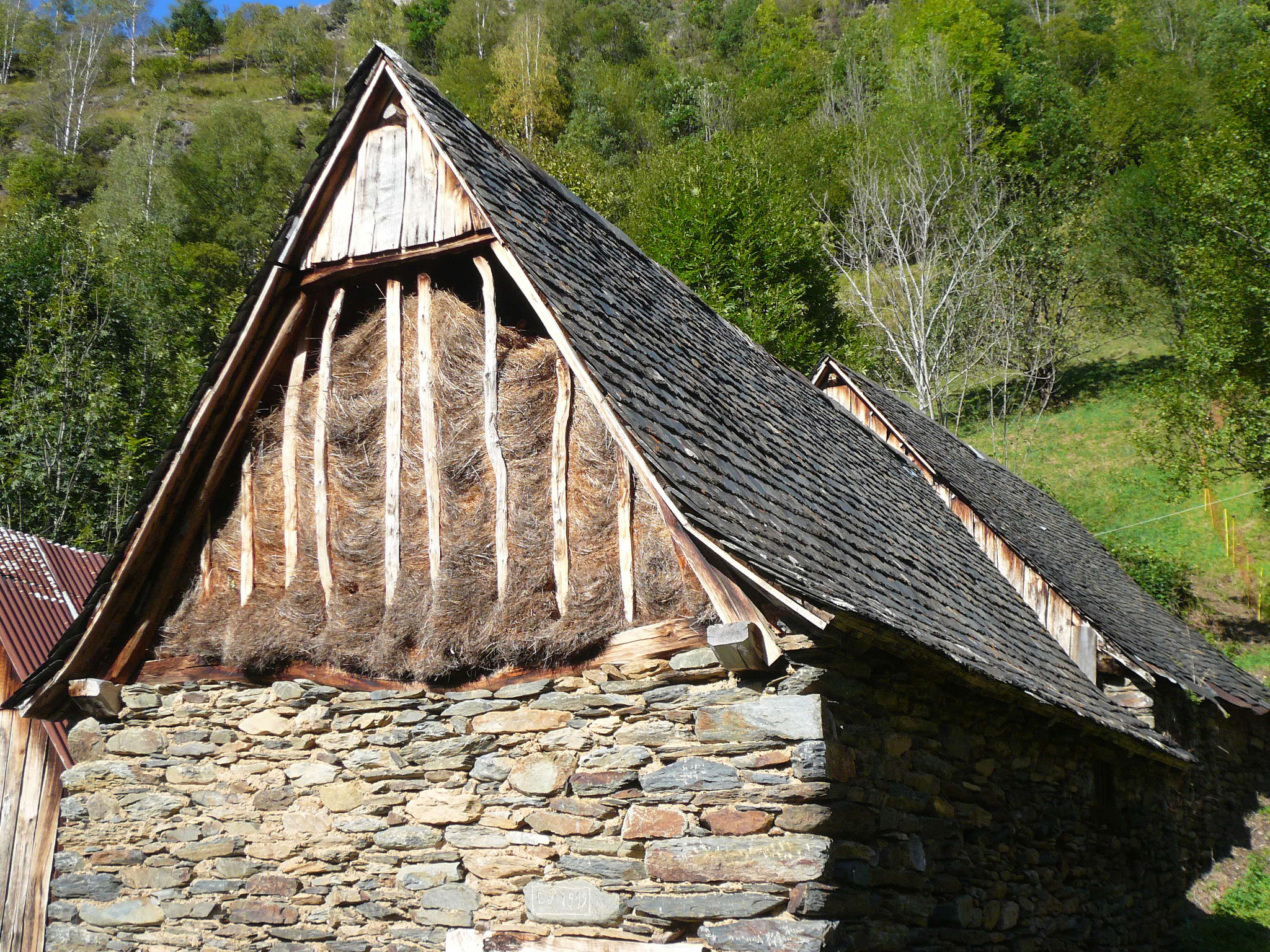 Granges servant de bergerie et de stockage du foin