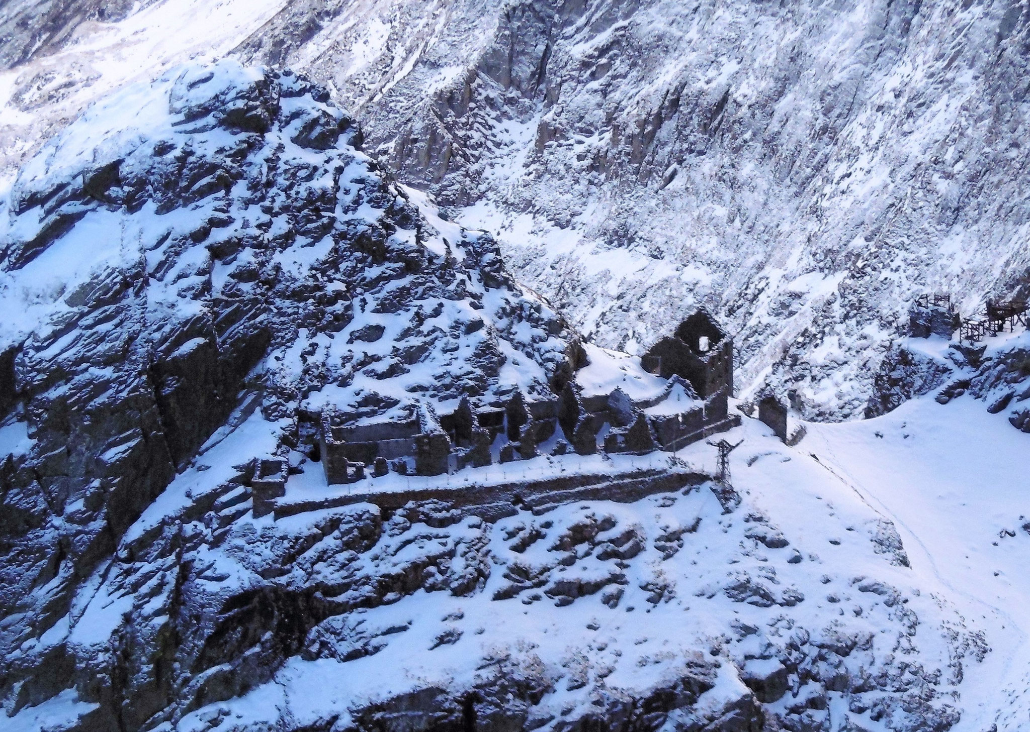 Les baraques de la mine de Bulard (Machu Picchu Biroussan)