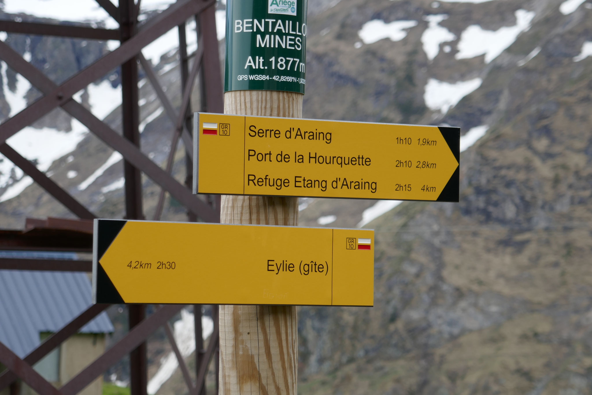 Panneaux sur le gr10