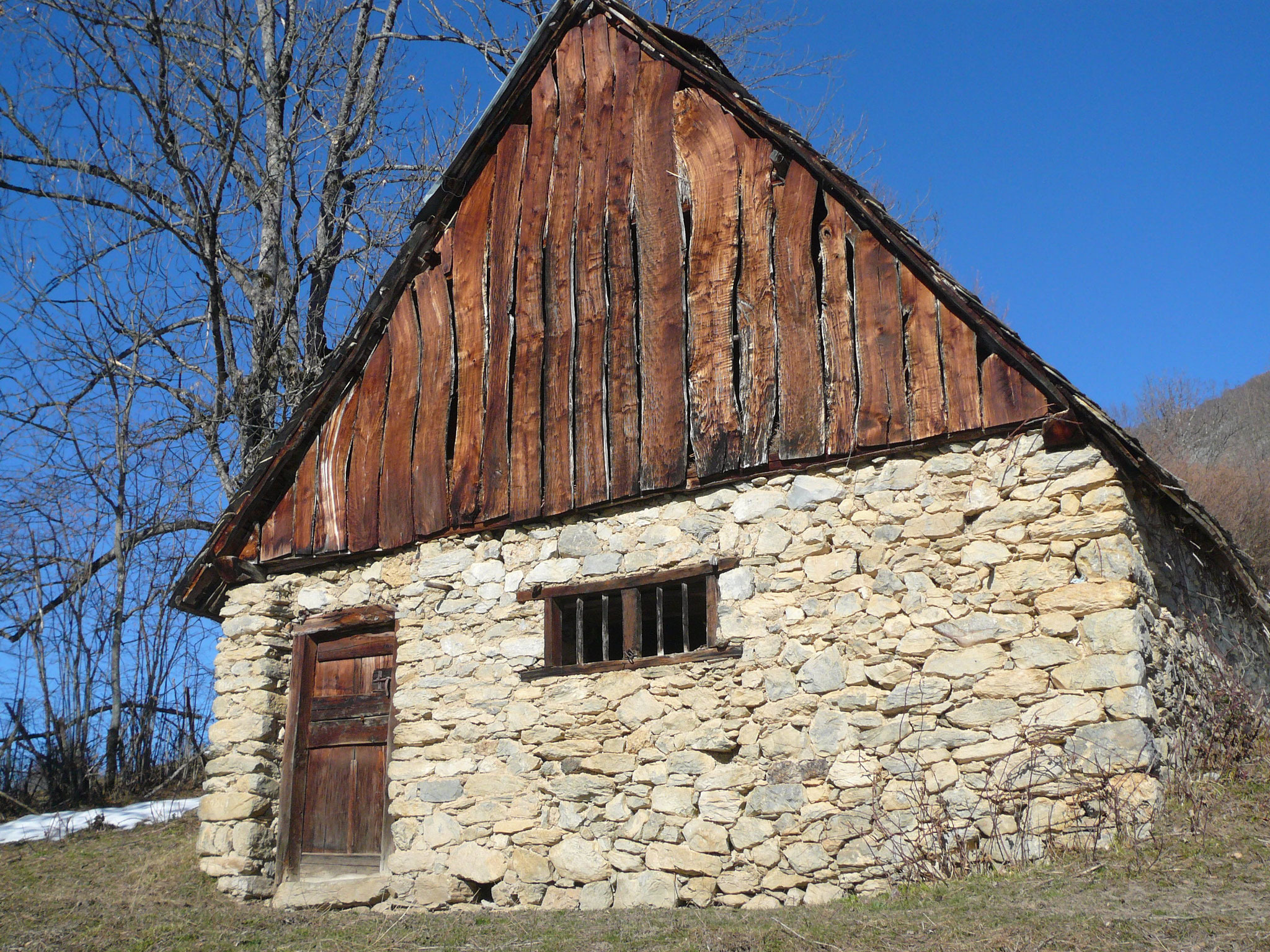 Granges servant de bergerie et de stockage du foin