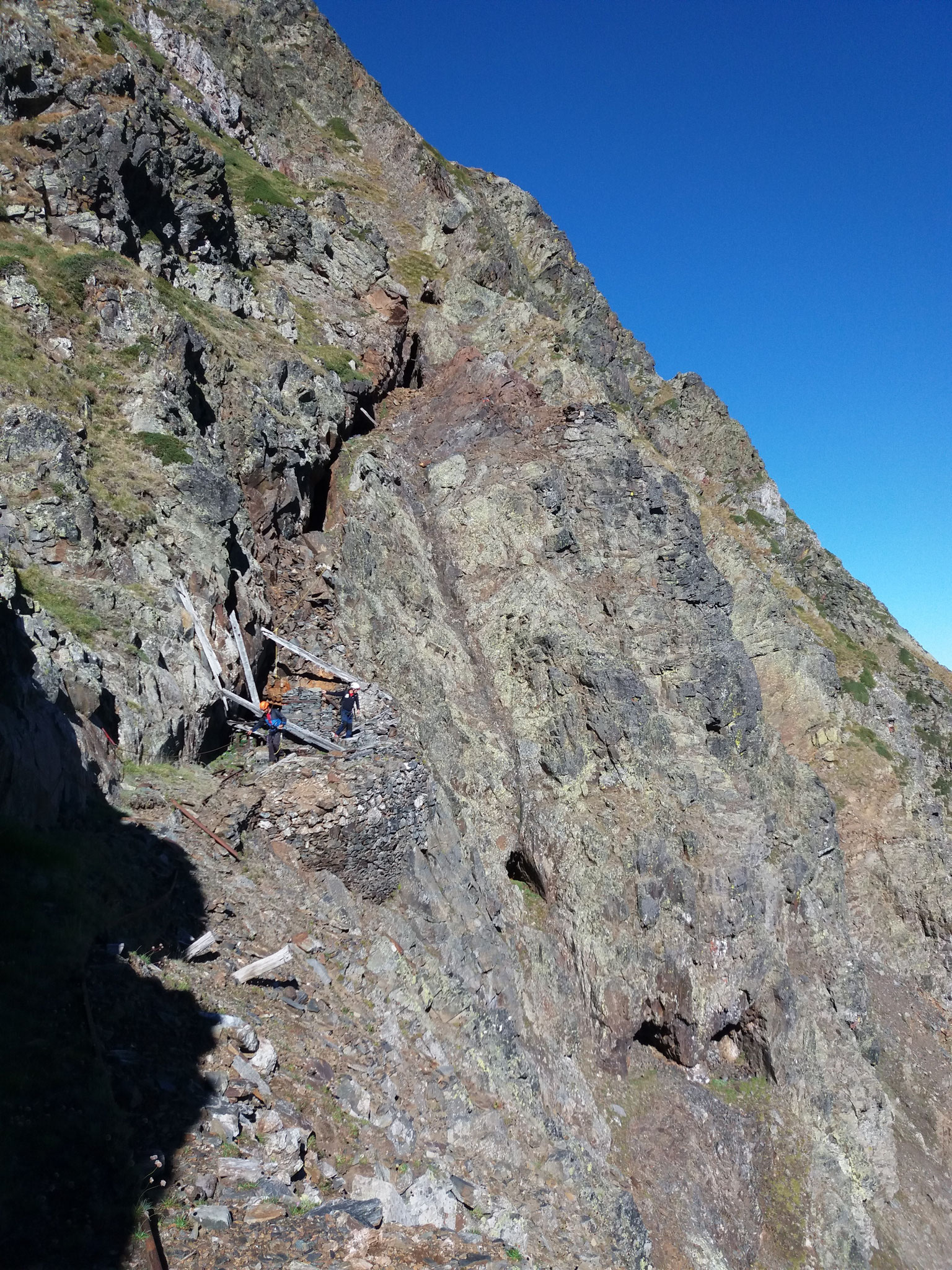 La veine de minerai à ciel ouvert dans la falaise de Bulard