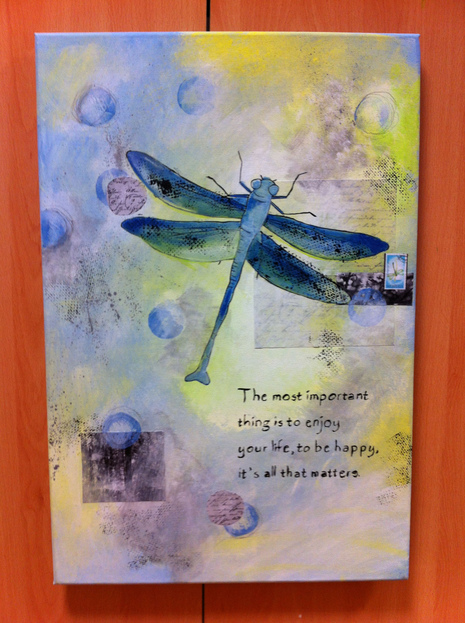 Collage mit Acrylfarbe und versch. Materialien