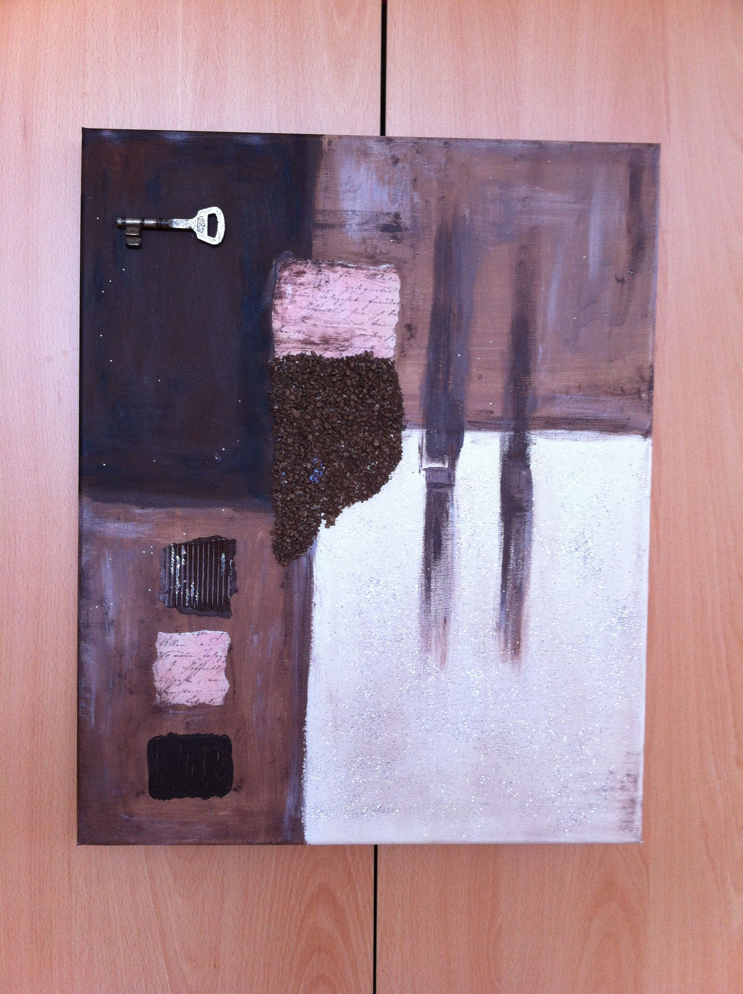 Collage mit Kaffeebohnen und versch. Materialien