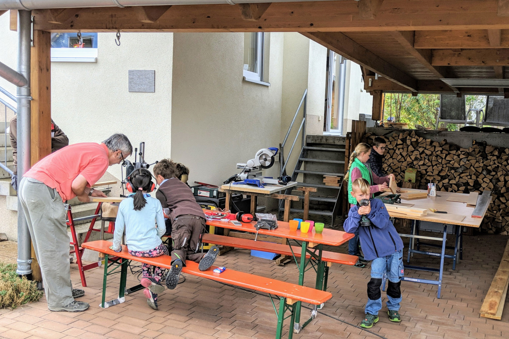 ...der Carport als provisorische aber vollwertige Werkstatt 