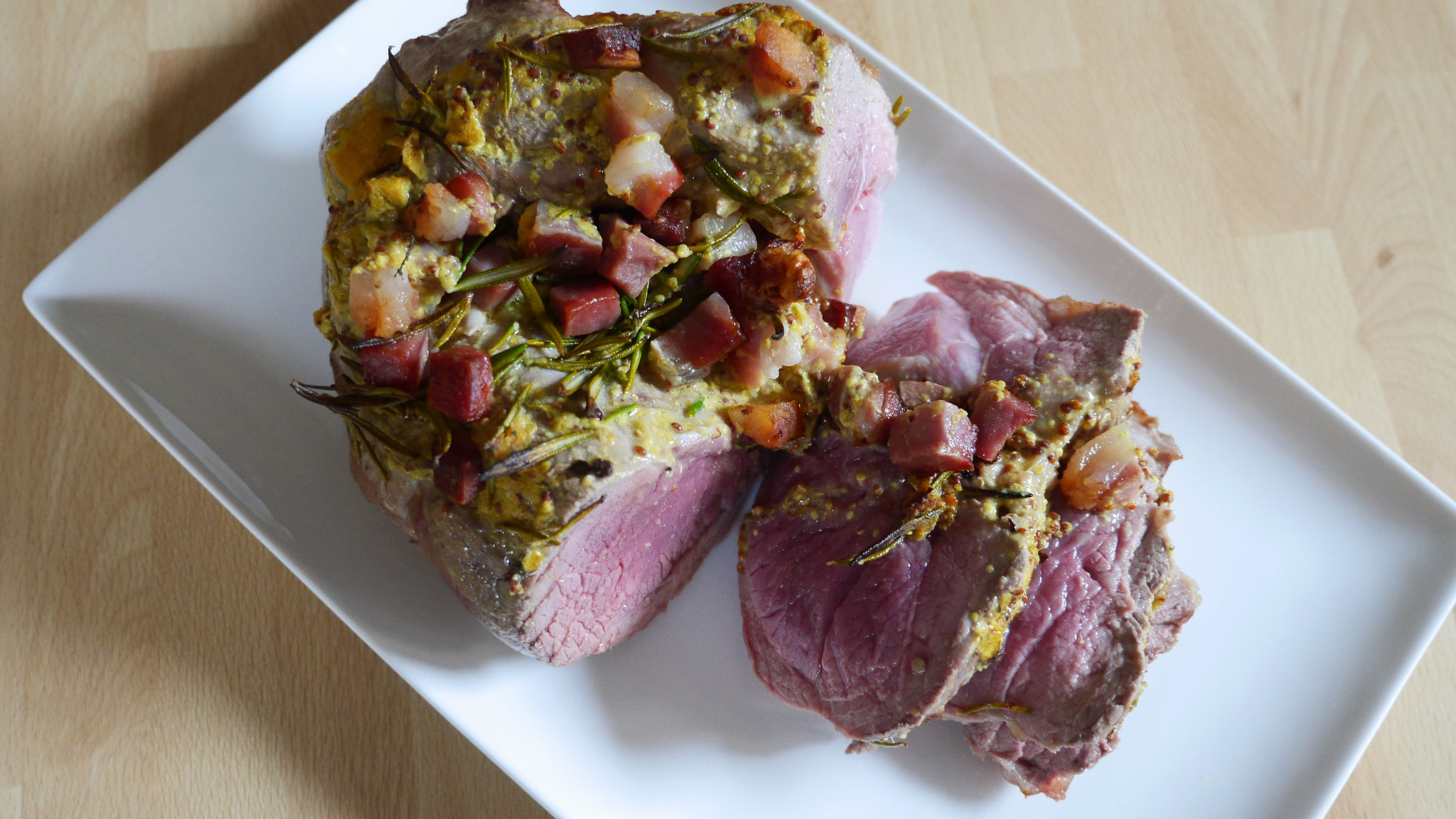 Gigot farci au jambon de Parme