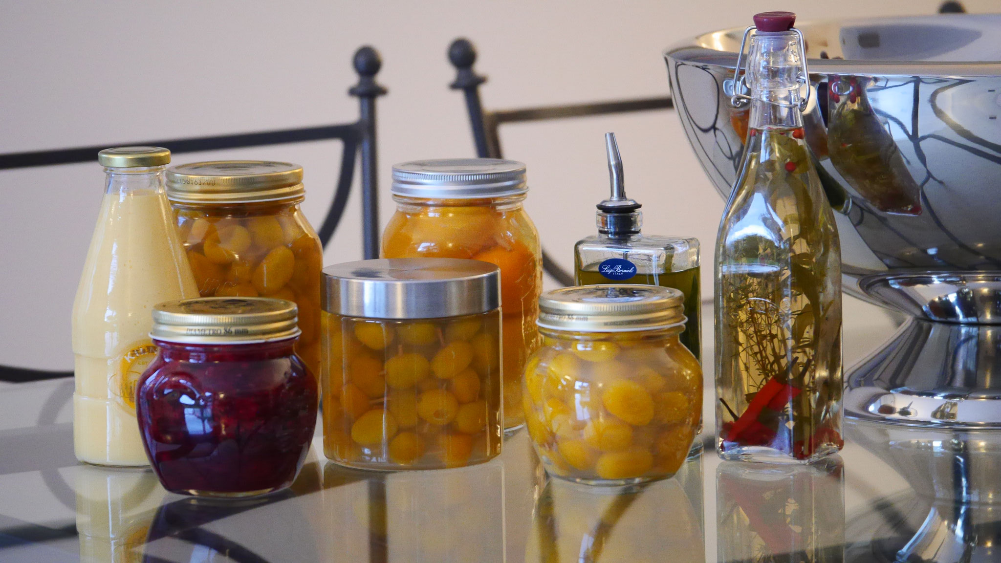 Vinaigres, huiles et fruits en conserves