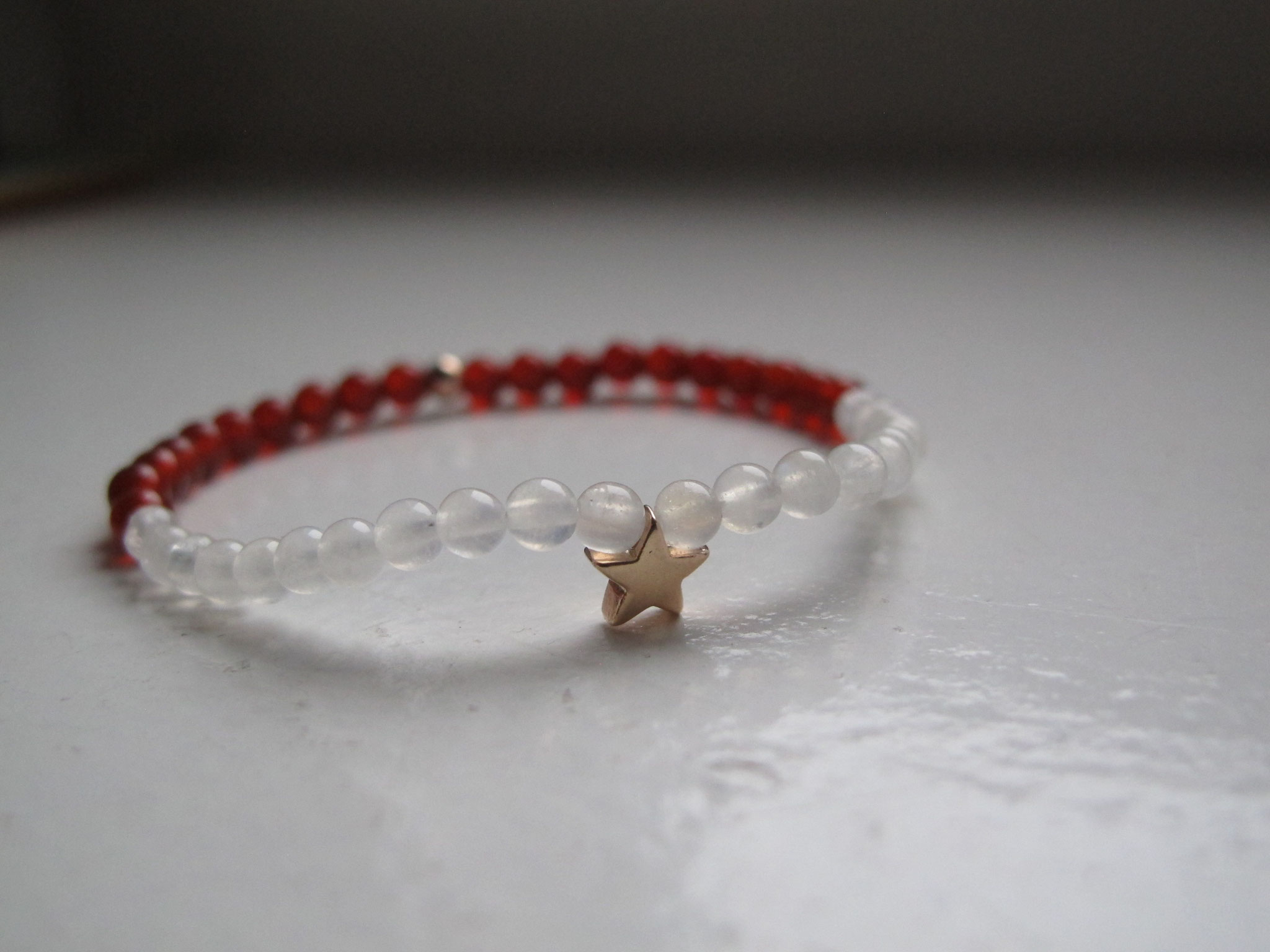 Harmonious combination of moonstone and red agate, highlighted with gold-plated star-shaped bead