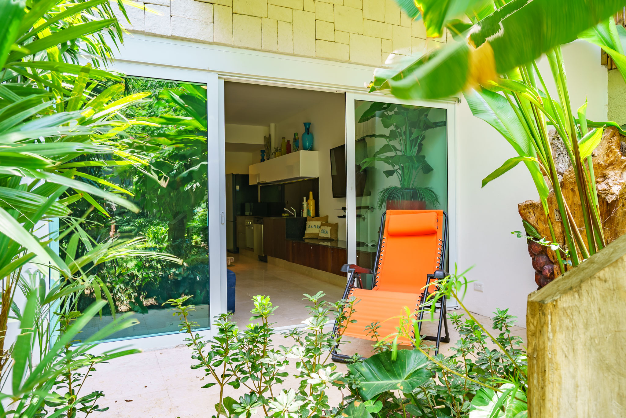 TERRAZA CON JARDIN ZEN