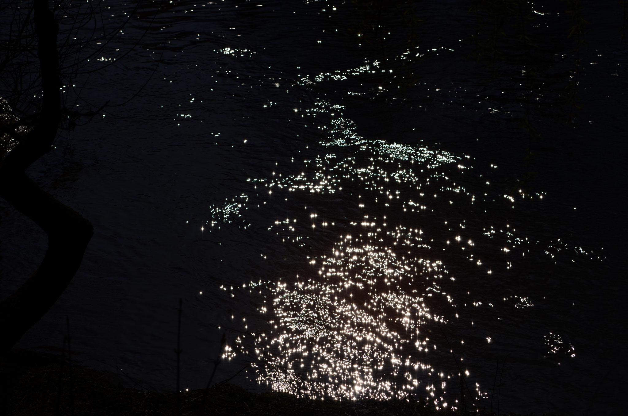 Reflets du soleil dans l'eau