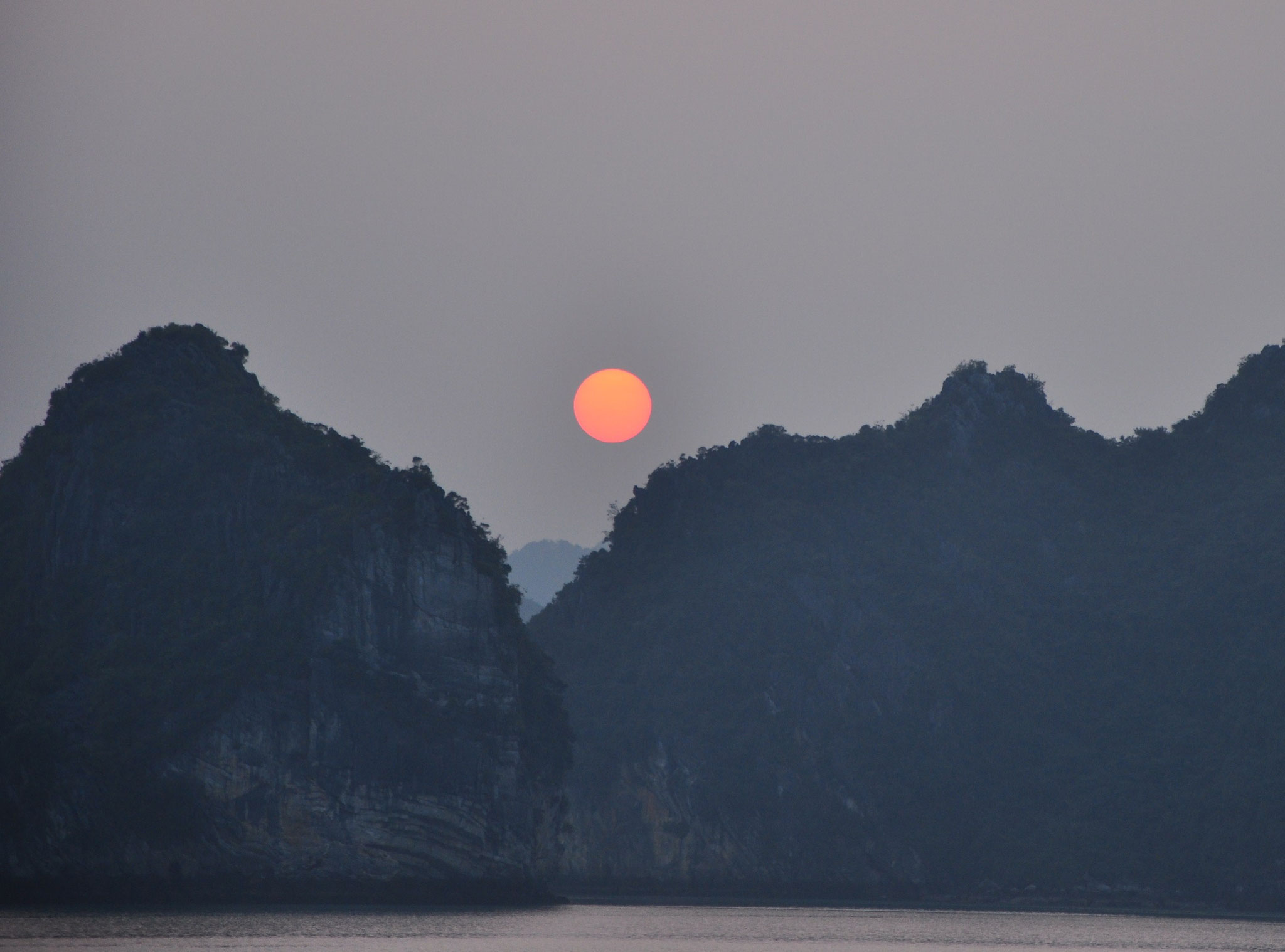 Soleil orange (Baie d'Halong, Vietnam)  Mars 2013