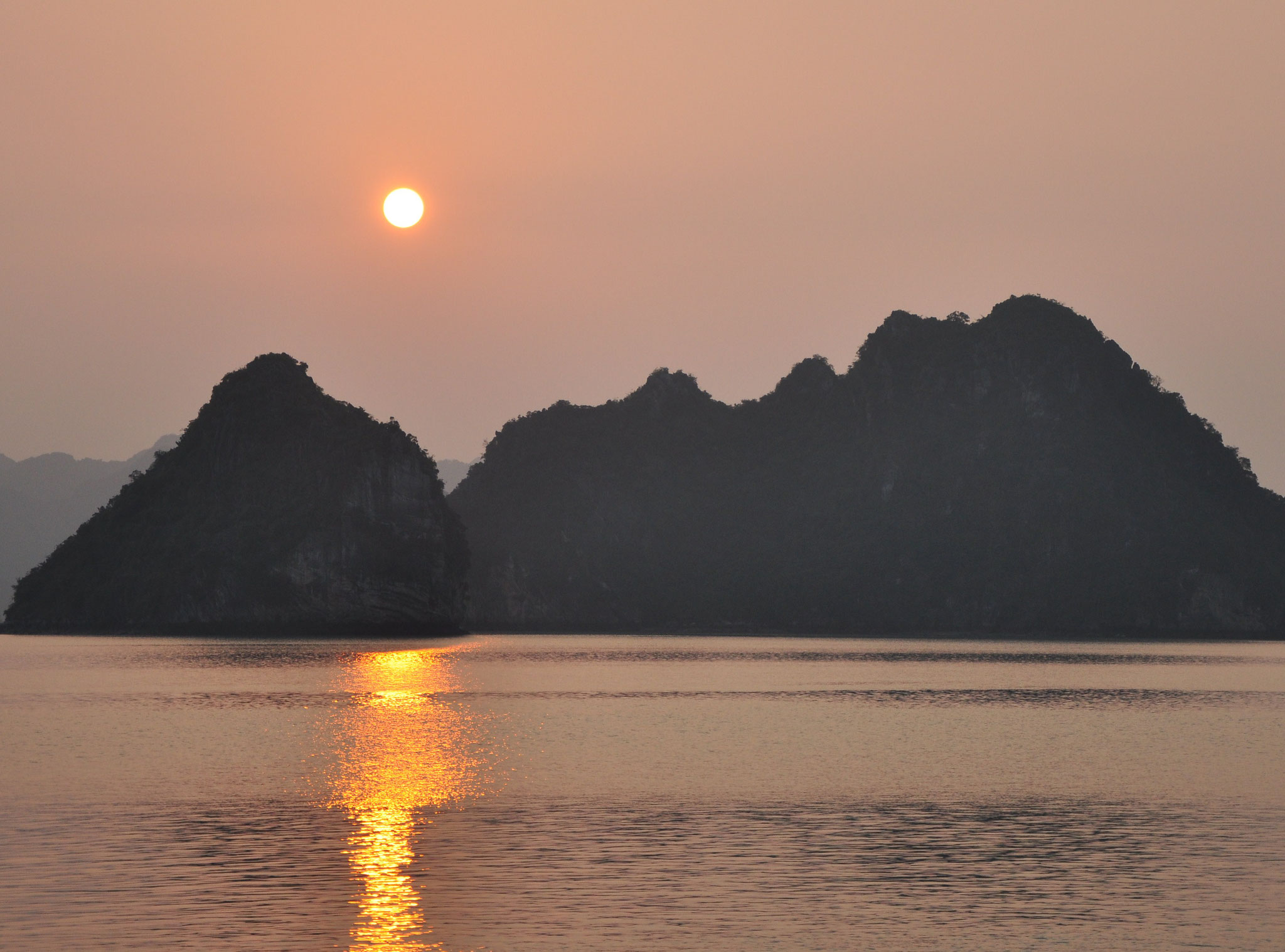 Reflets sur la mer (Baie d'Halong, Vietnam)  Mars 2013