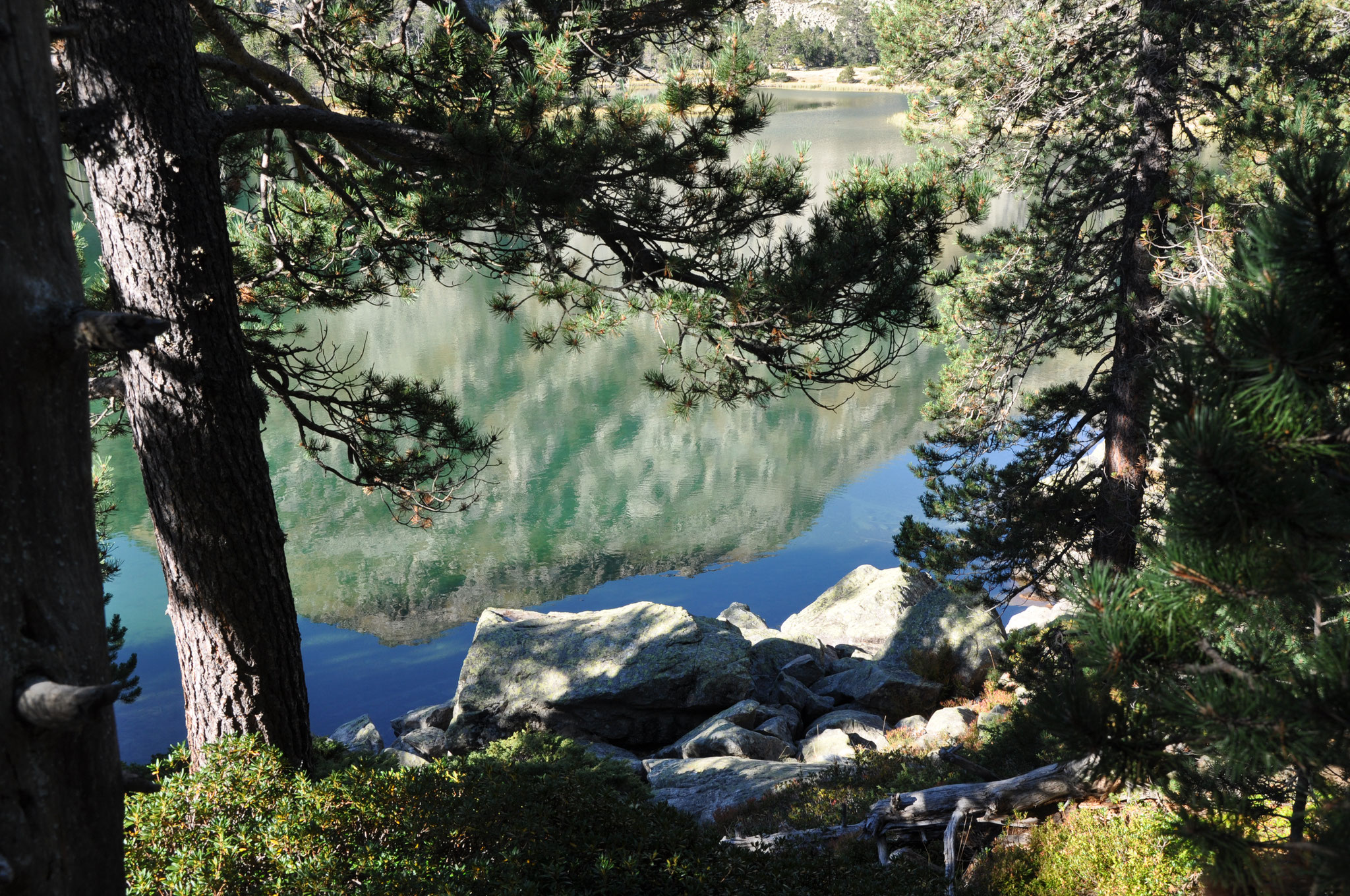 Reflets dans un lac des Pyrénées