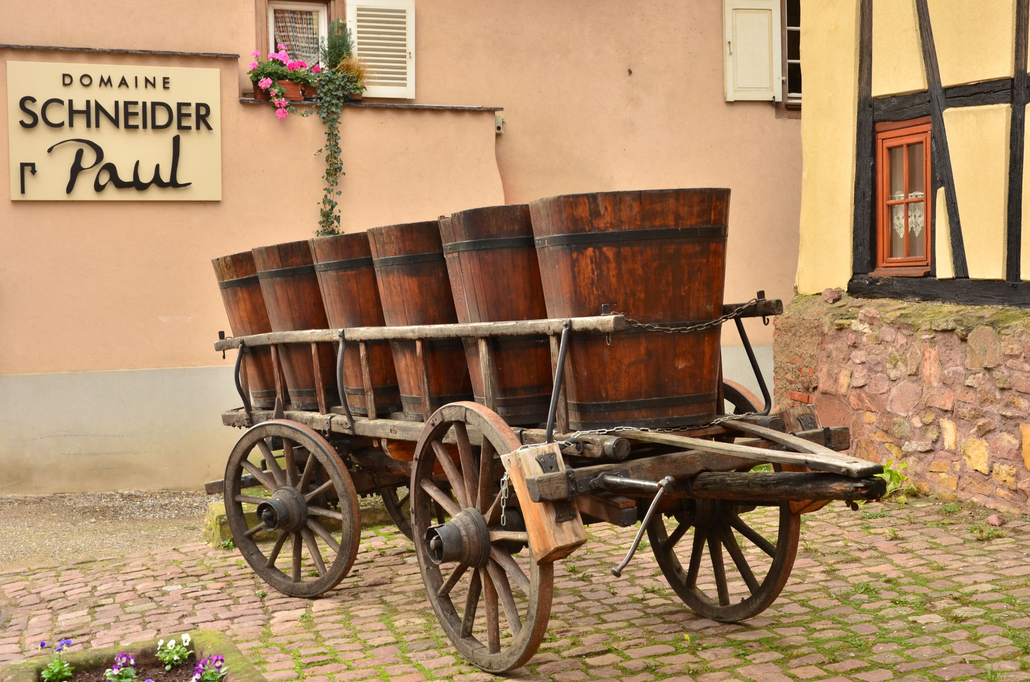 Charrette servant aux vendanges (Eguisheim, Alsace)
