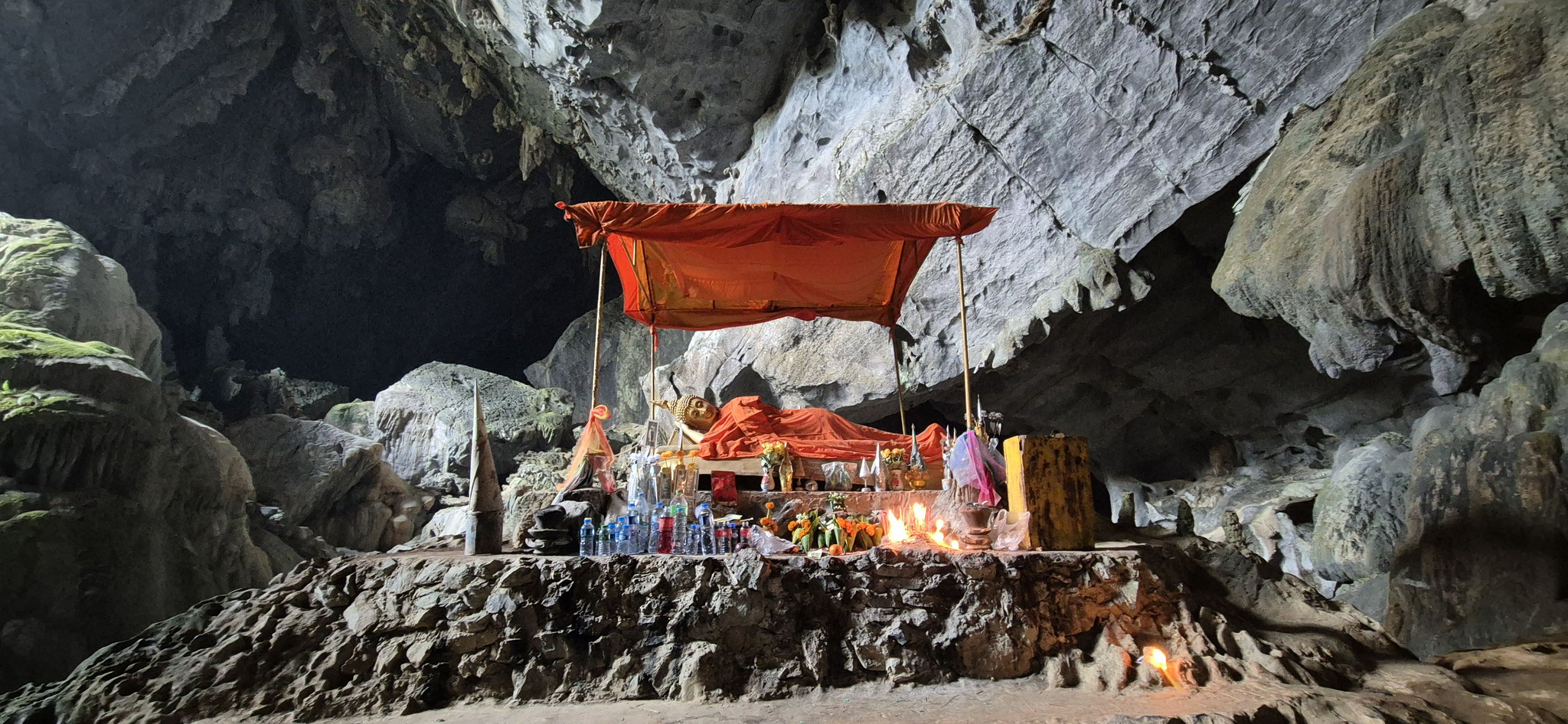 📍 Tham Poukham Cave