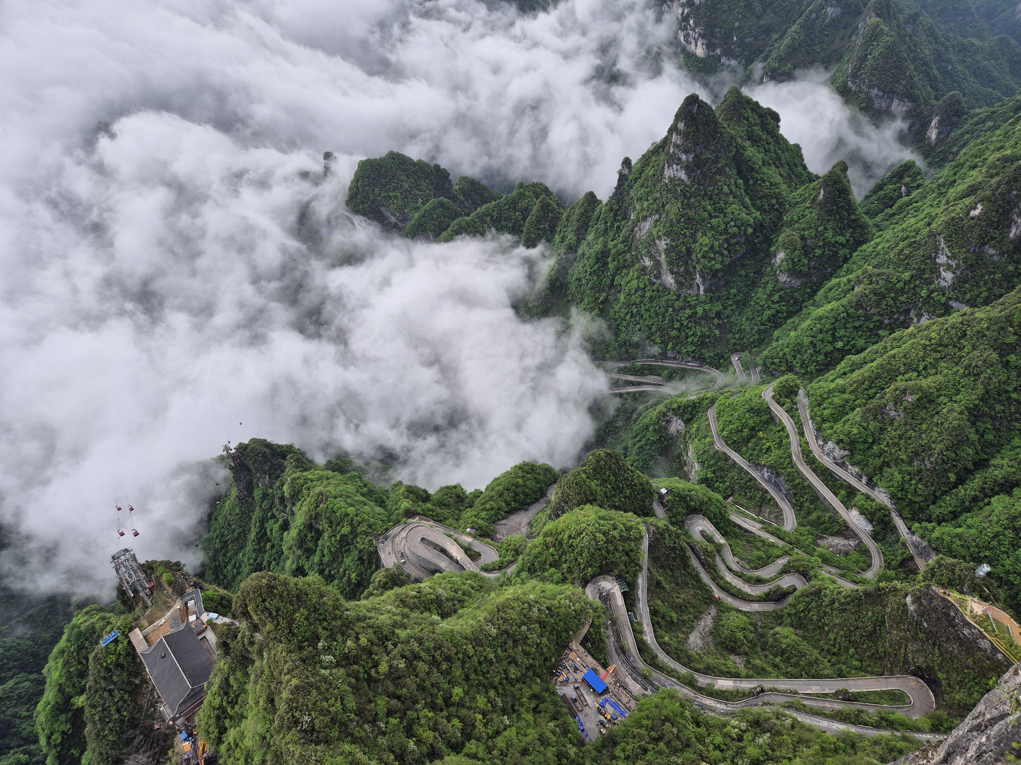 📍Tianmen Mountain