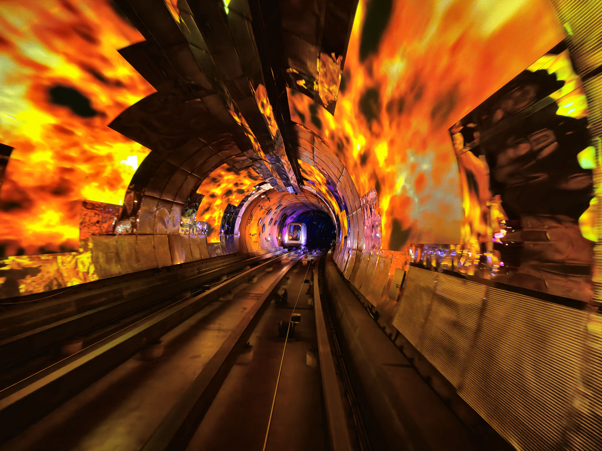 📍Waitan Sightseeing Tunnel