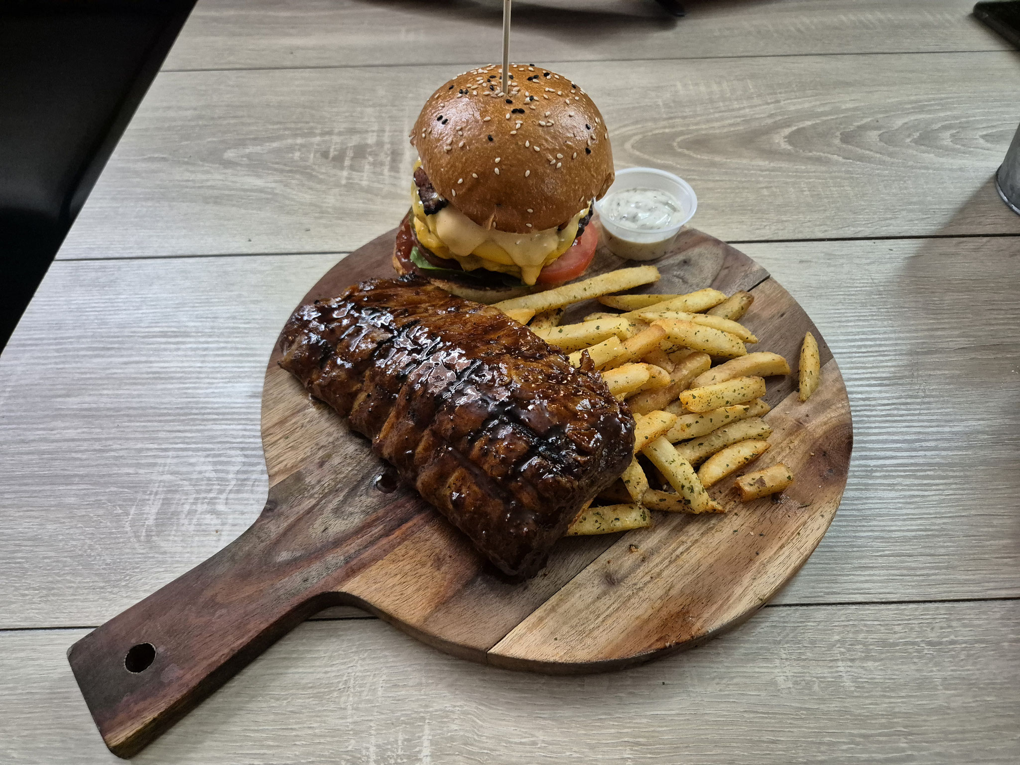 @ Roadhouse Burgers & Ribs