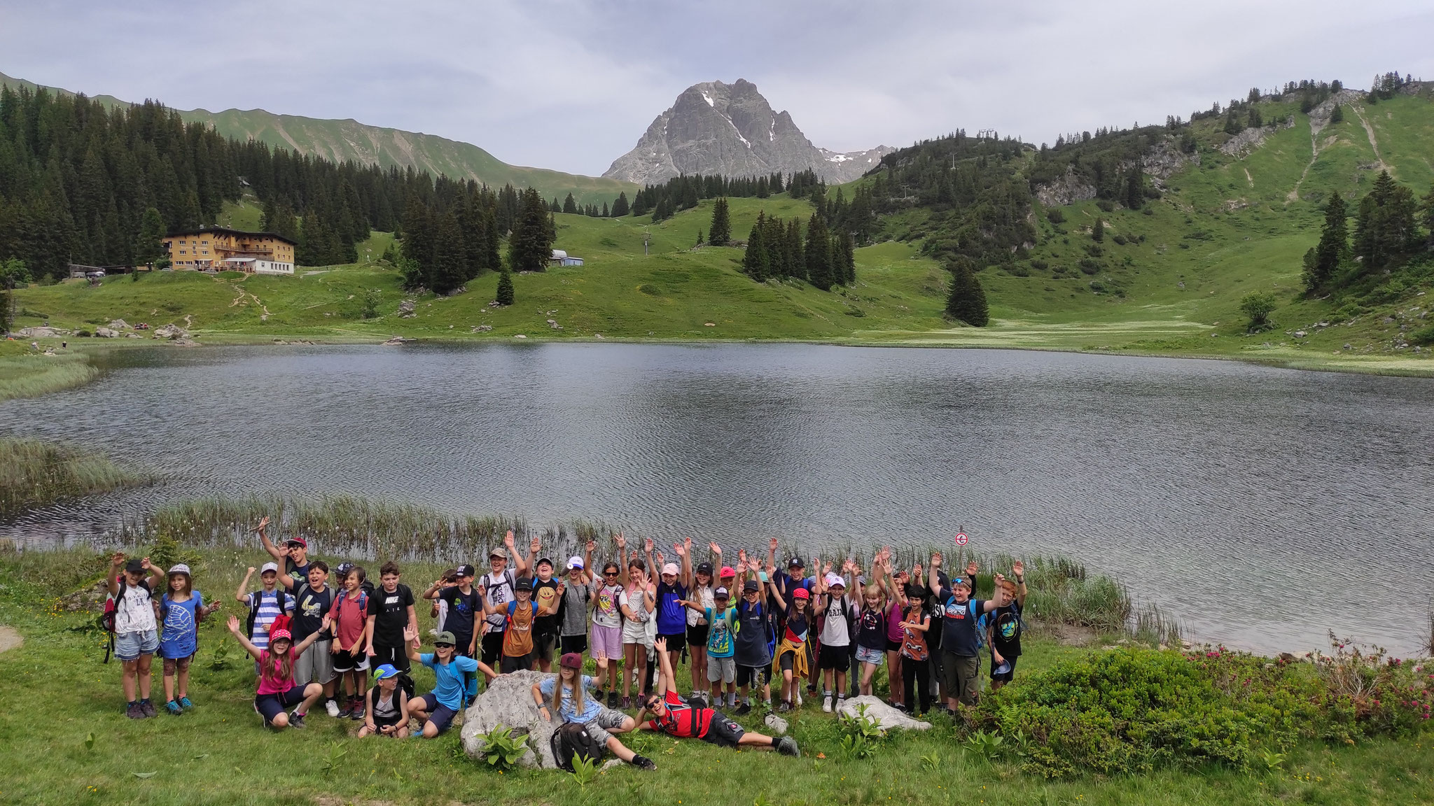 Ländlerundfahrt der 4a und 4b - Gruppenbild am Körbersee