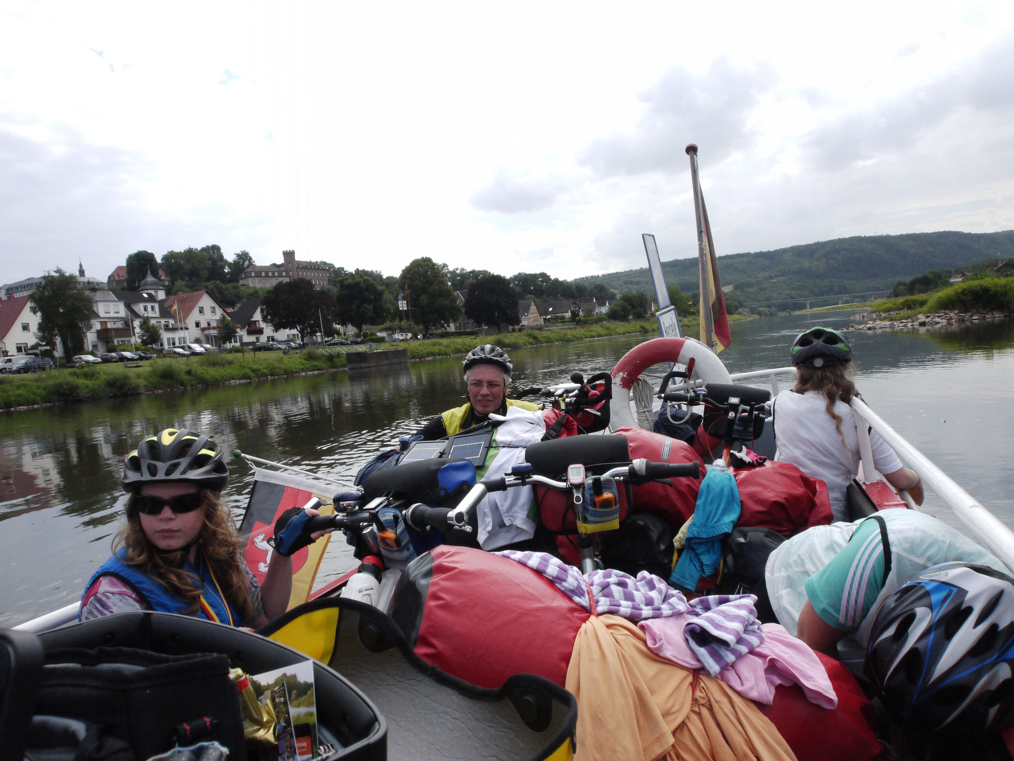 Auf einer klitzekleinen Fähre über die Weser