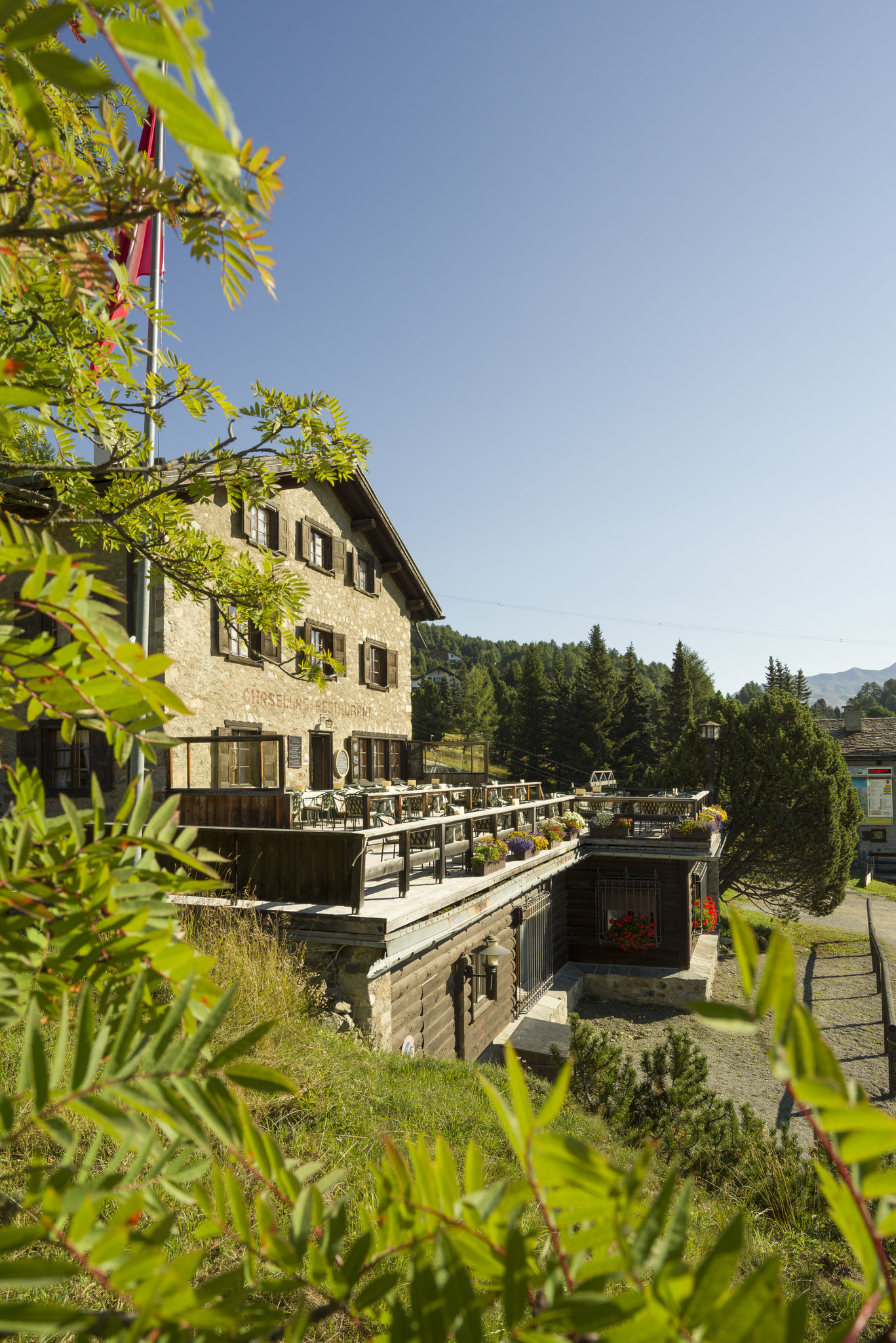https://suvrettahouse.ch/
