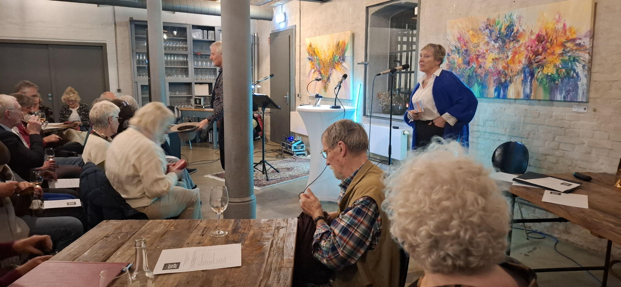 In der Pause ging der Hut herum,