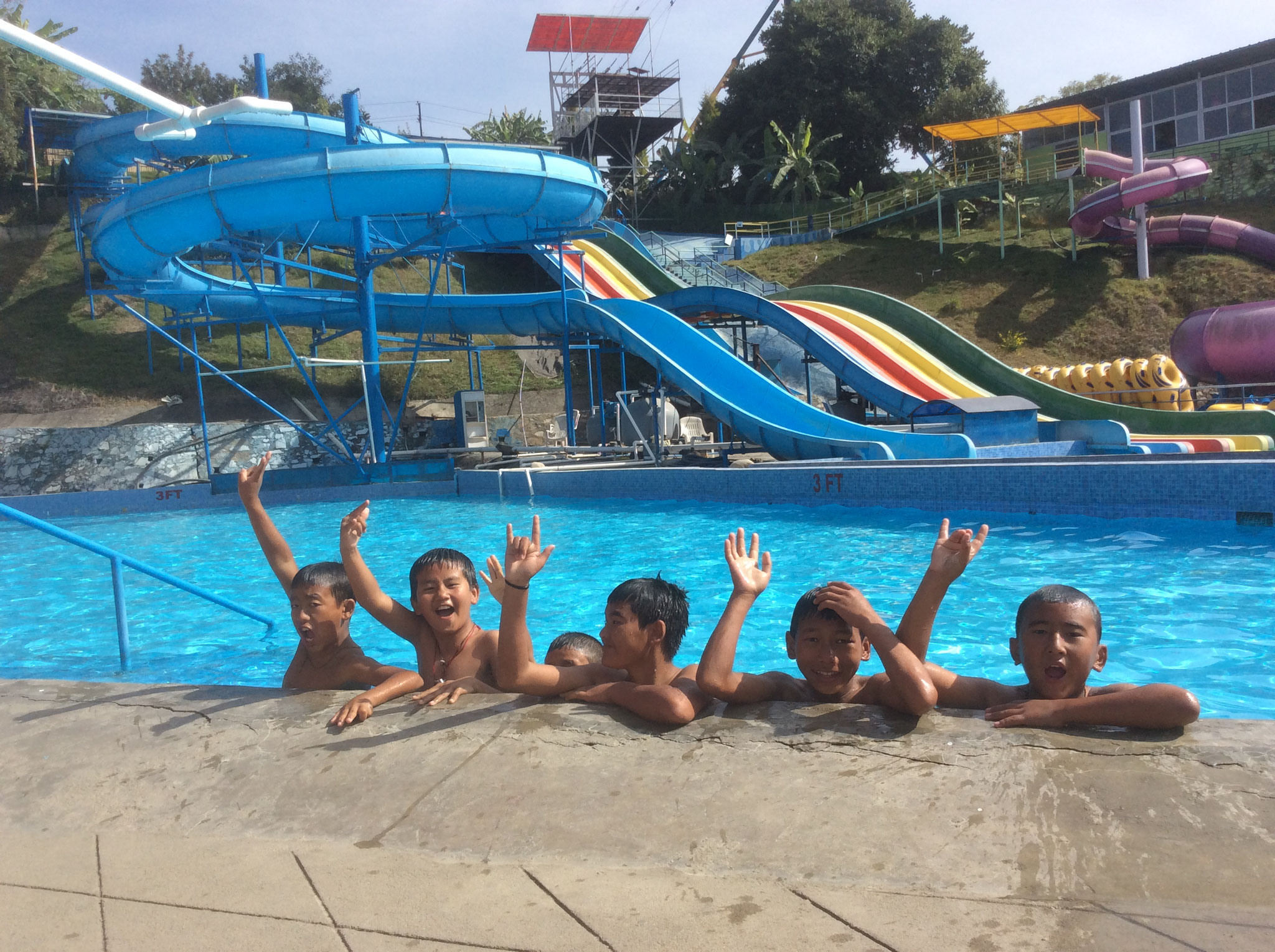 Ein vergnüglicher Tag mit den älteren Kinder im Vergnügungspark von Whopee land in Kirtipur, Kathmandu