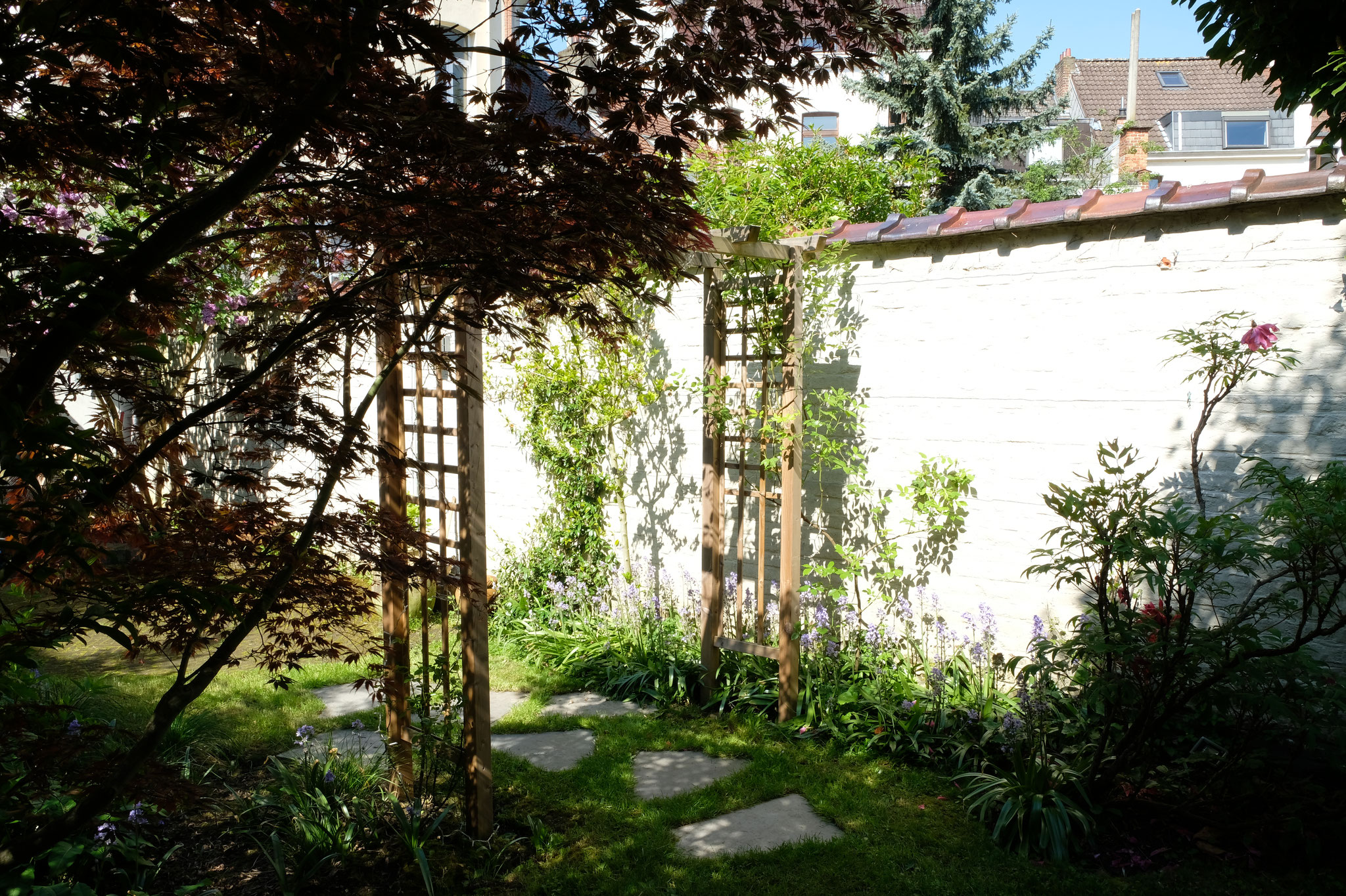 Jardin de ville 120m2 - Jardin de chambres - La tonnelle/ Printemps 2018. Amenagement jardin Bruxelles