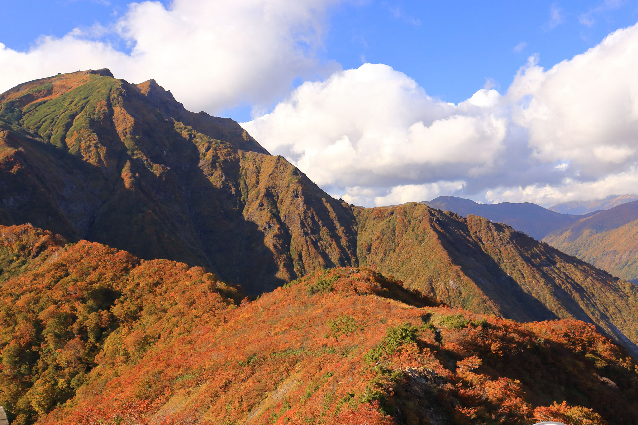 ゴンドラとリフトに乗り、到着の絶景。