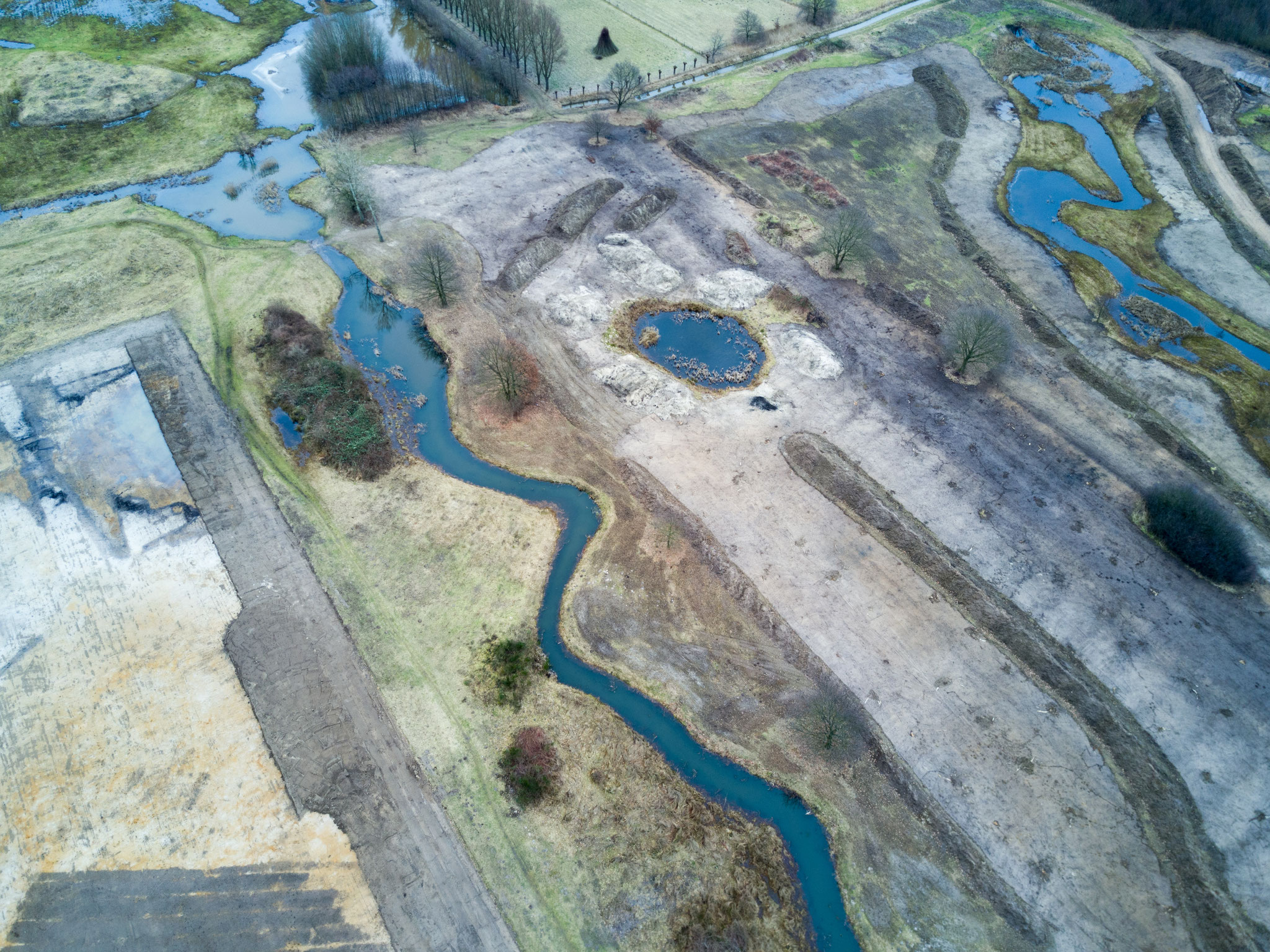 Overzicht van het deel met het 'beekje', nadat er nog graafwerkzaamheden hebben plaastgehad om o.a. Guldenroede te bestrijden.