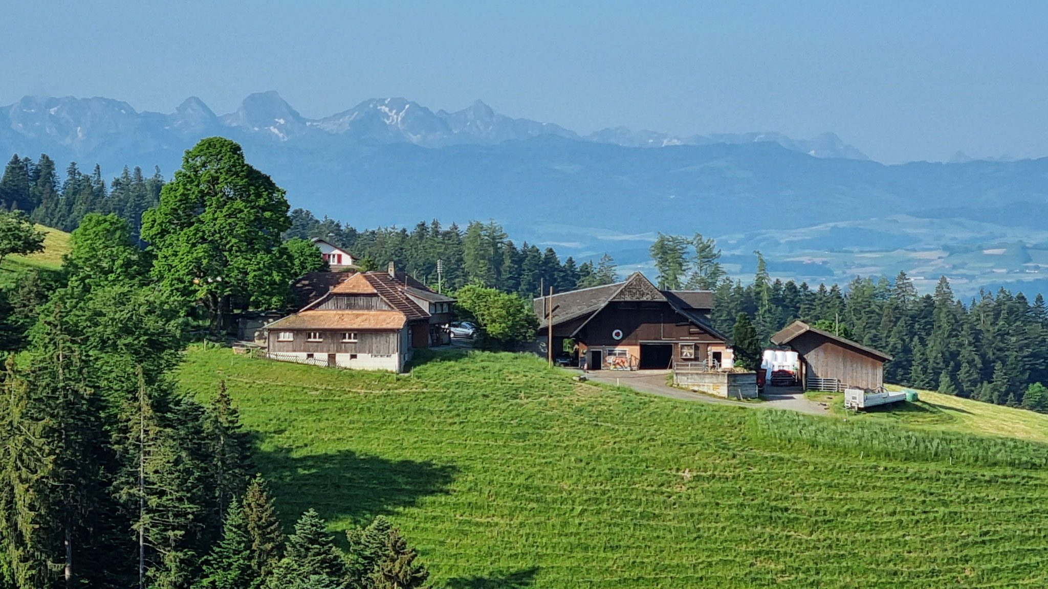 Ansicht Nordost (das Gebäude links)