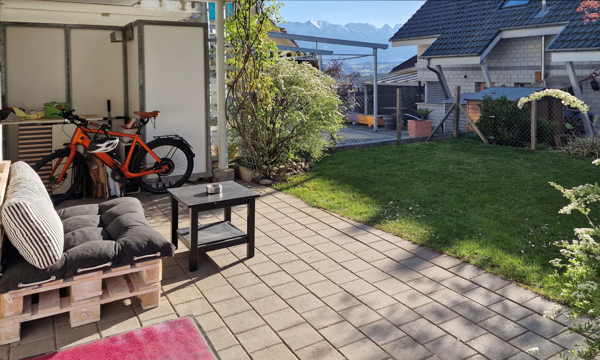 Studio UG mit Terrasse und Rasen