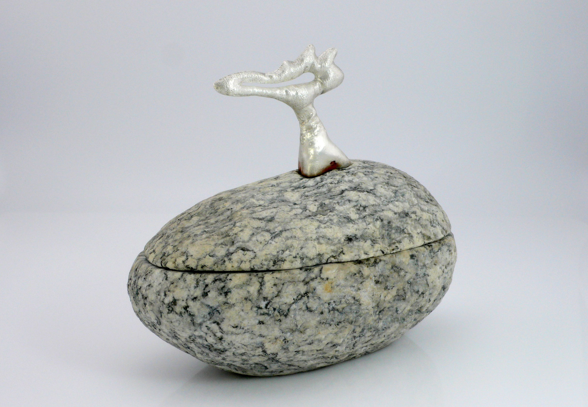Dosenobjekt"Burung" 925 Silber und Flusskiesel