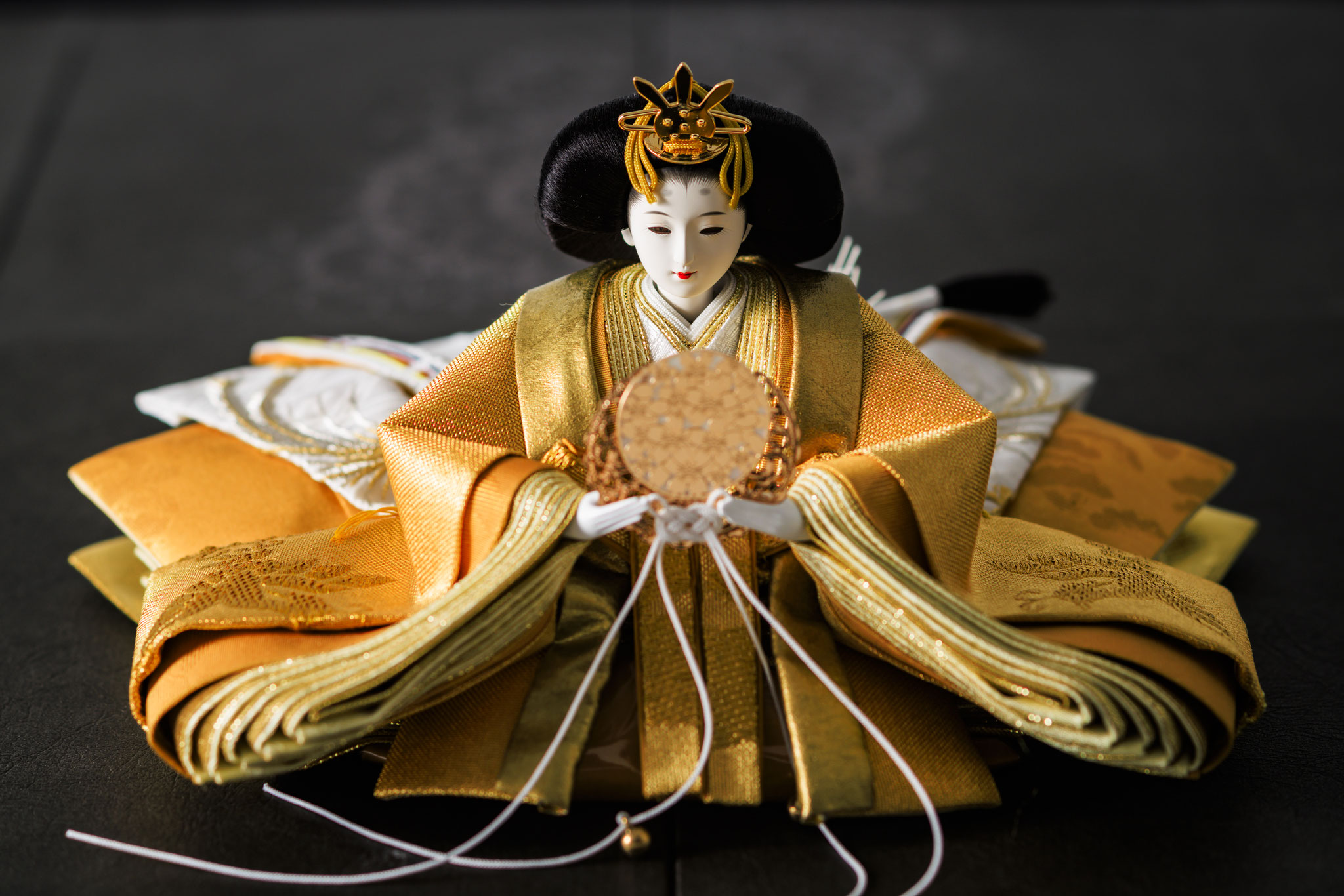 陶器製 雛人形 伝統的な和服スタイル 陶器製 雛人形 伝統的な和服スタイル