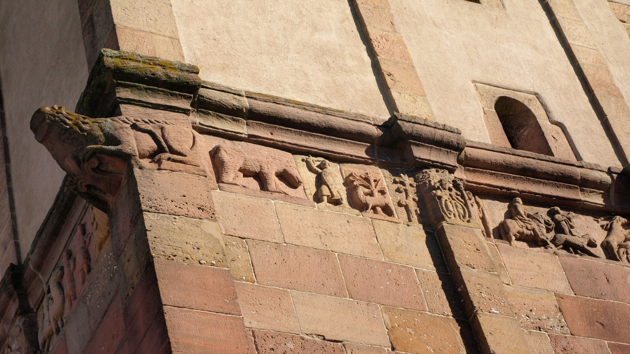 Frise de l'Abbatiale du 12ème siècle