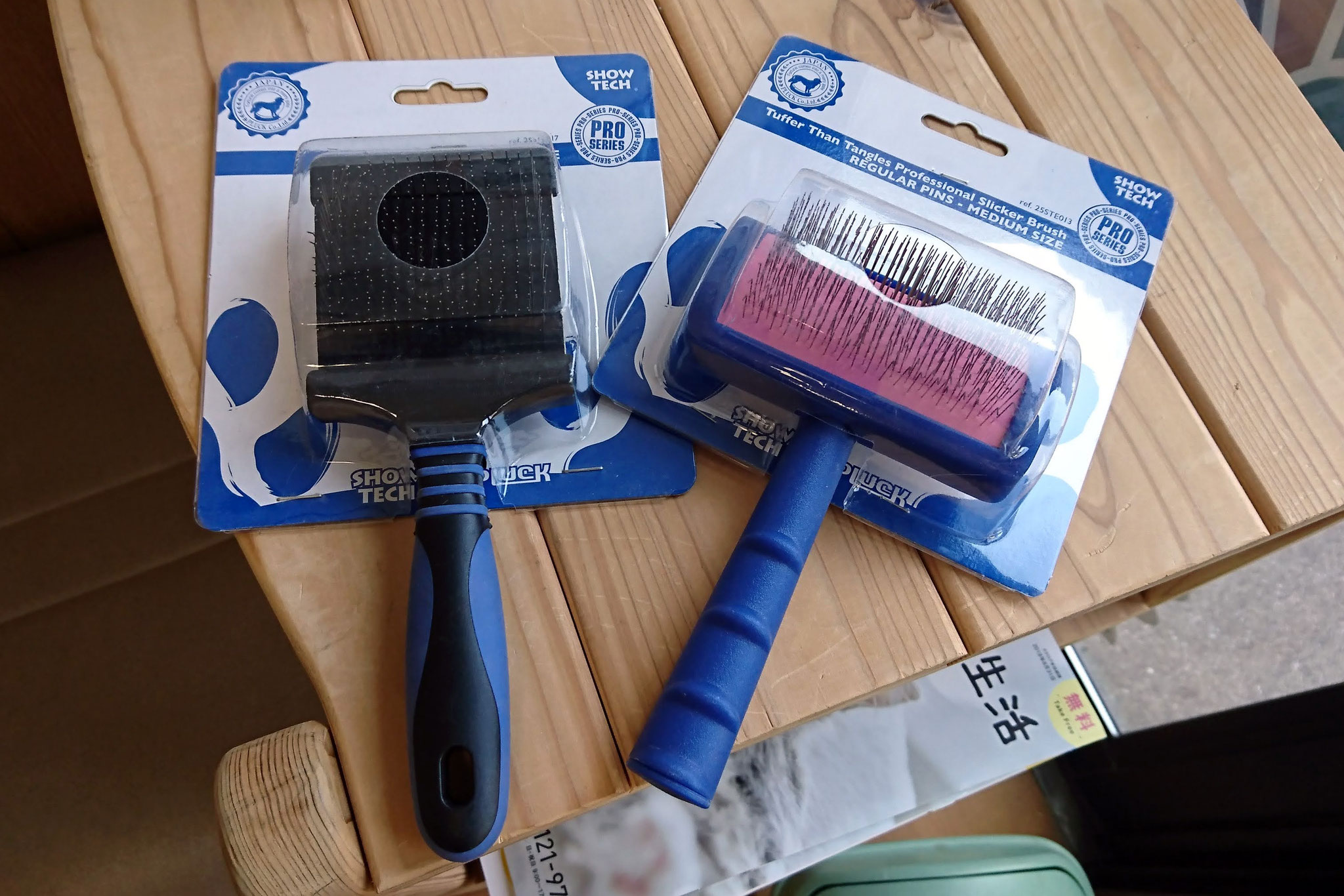 スリッカーブラシは両面・片面の2種類です