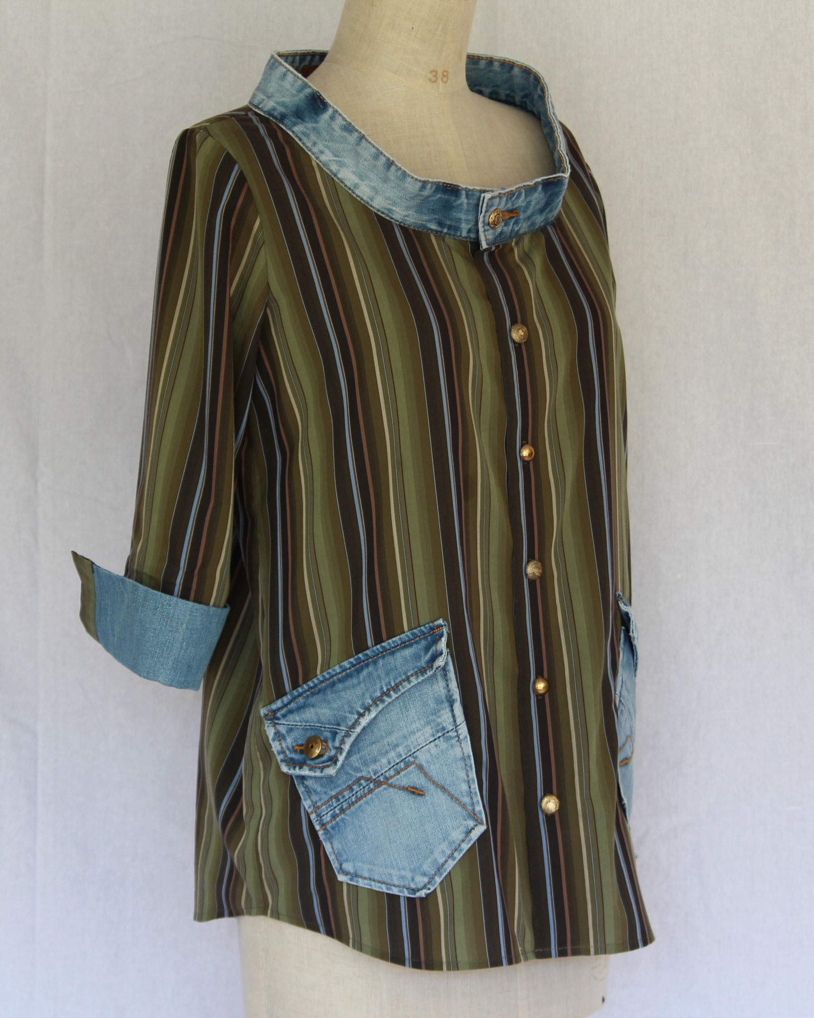 Upcycling Bluse aus Herrenhemd mit Jeansdetails