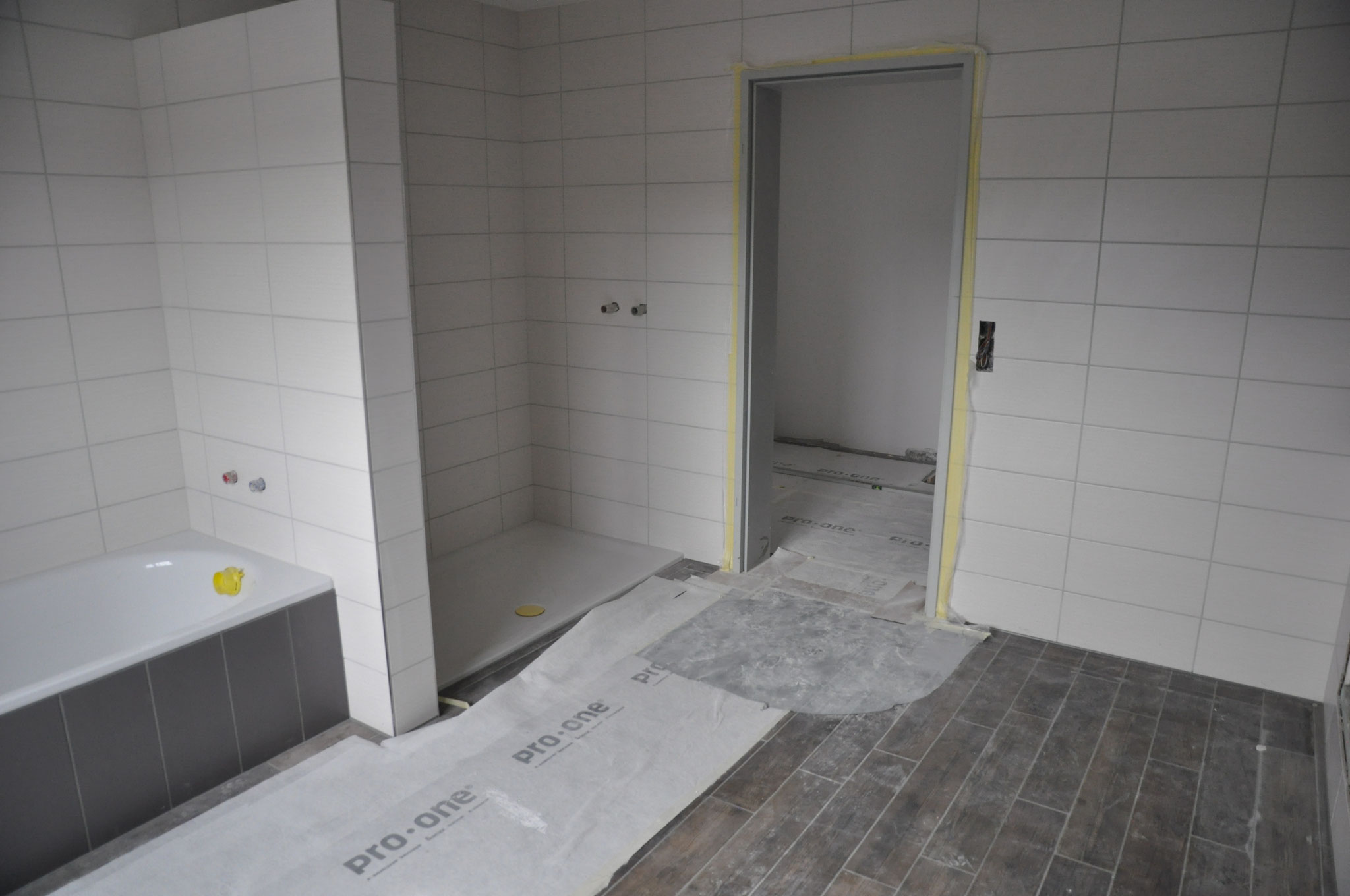 Innenausbau Badezimmer 3,5 Zimmer Wohnung Einheit B (Mai 2016)