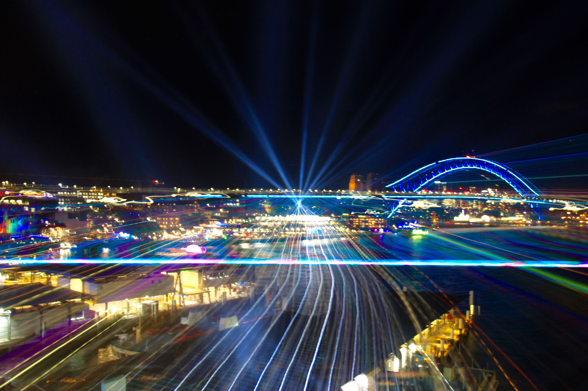 816: Circular Quay - ISO 100, 18-200mm, f/5.6, 4sec