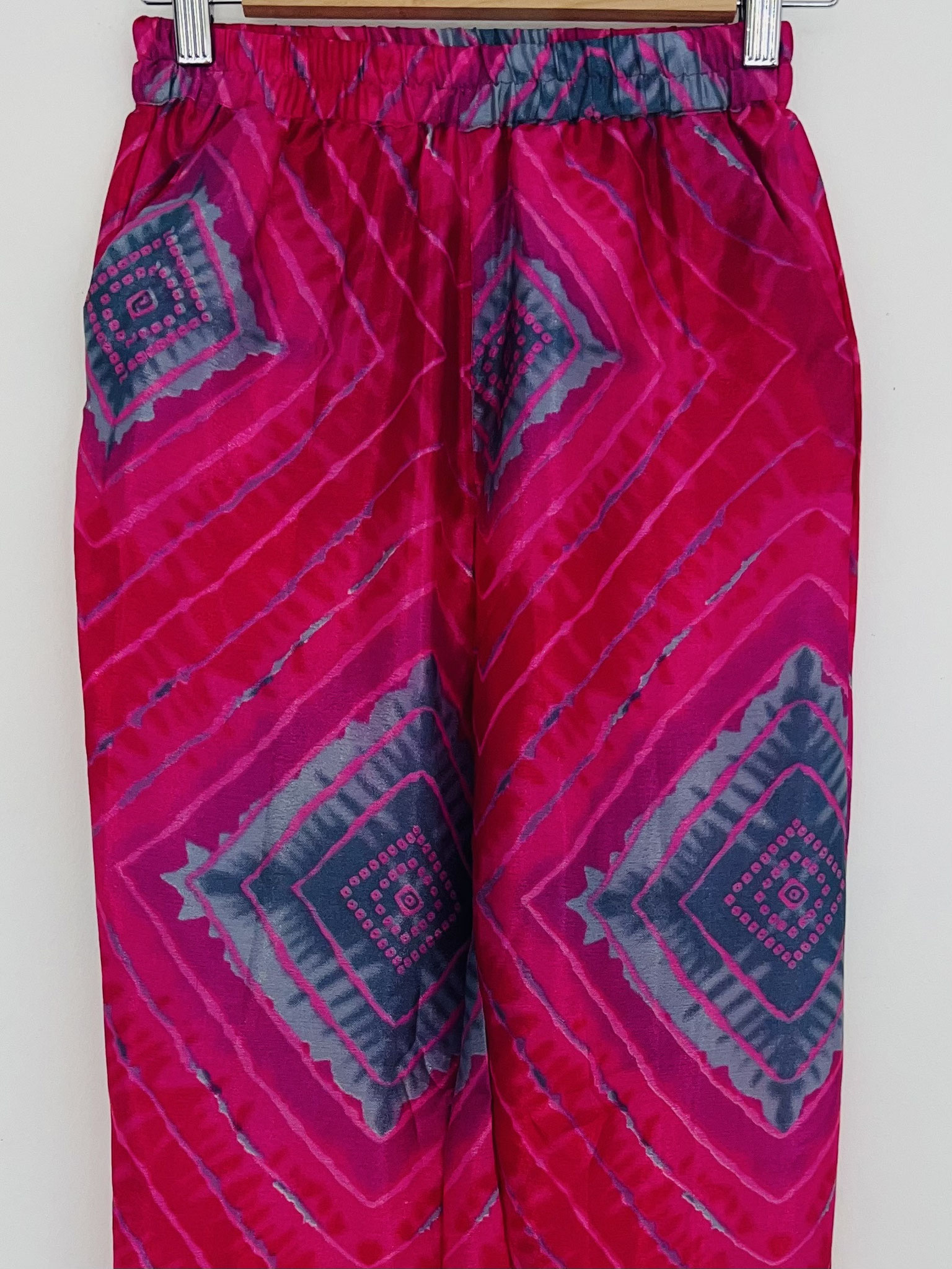 Bas du pantalon artisanal – Motifs graphiques et design unique