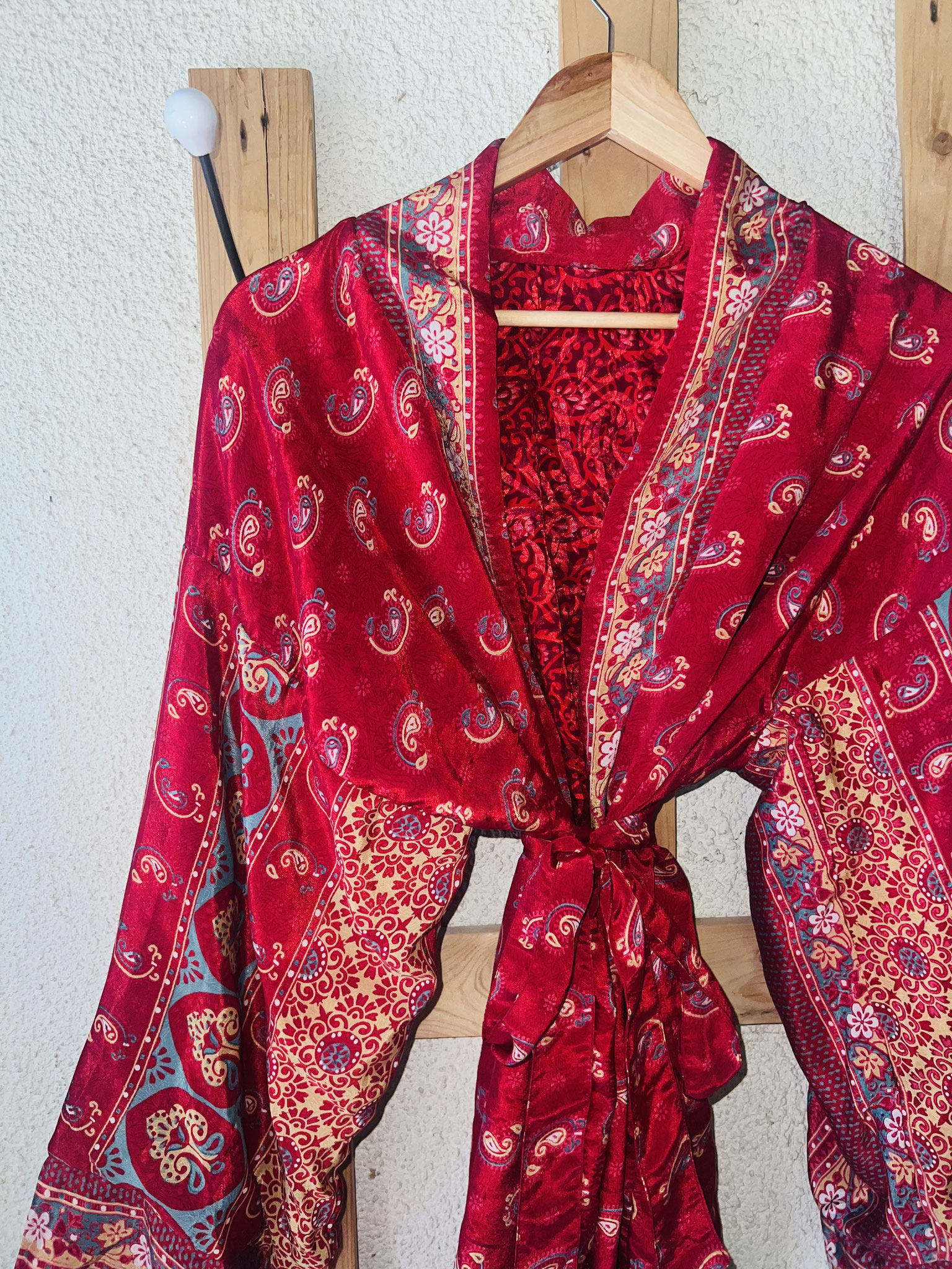 Kimono court en soie recyclée - détail des motifs
