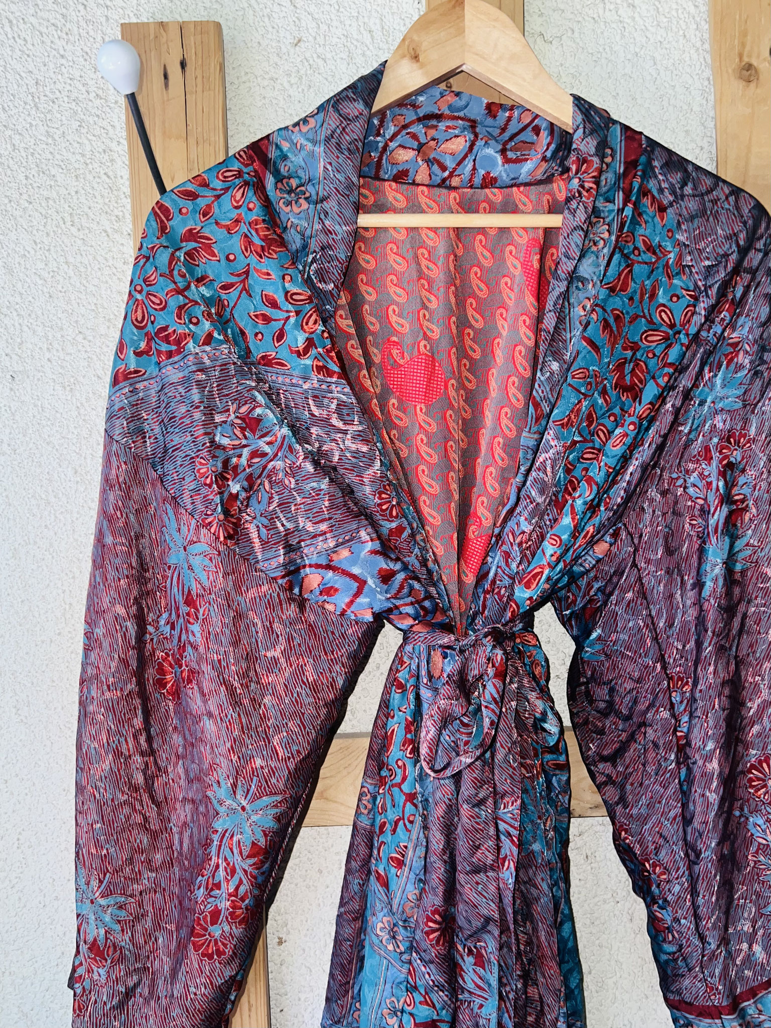 Kimono réversible bleu et bordeaux, vue de face