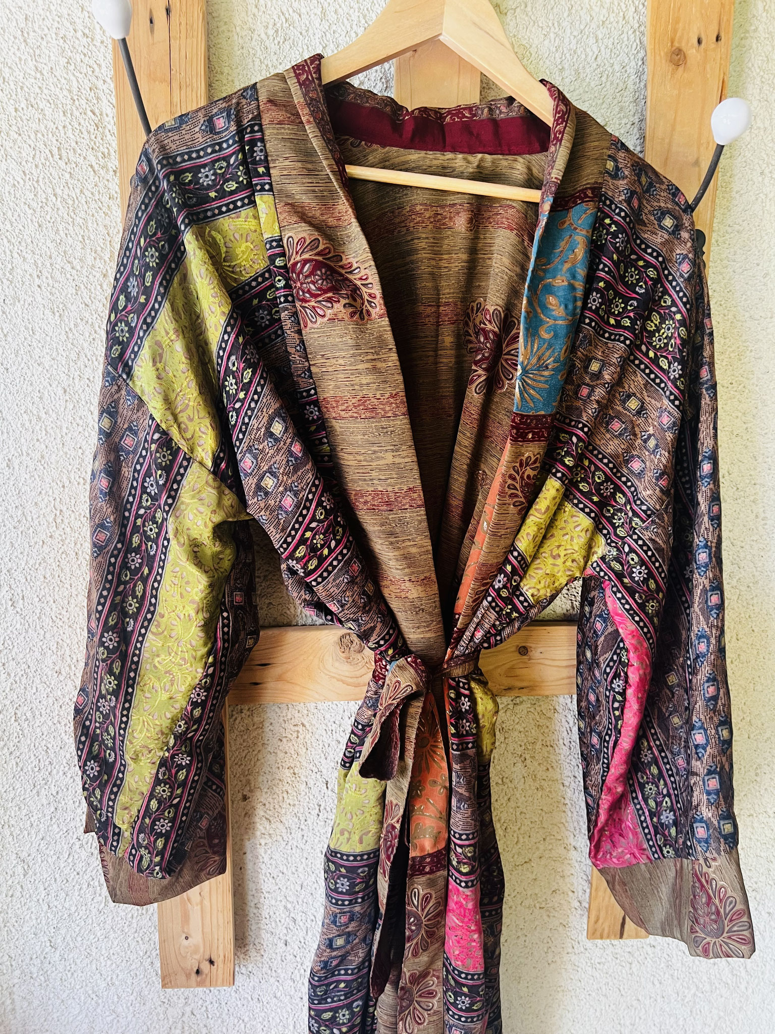 Kimono rose et vert anis – fluidité et originalité