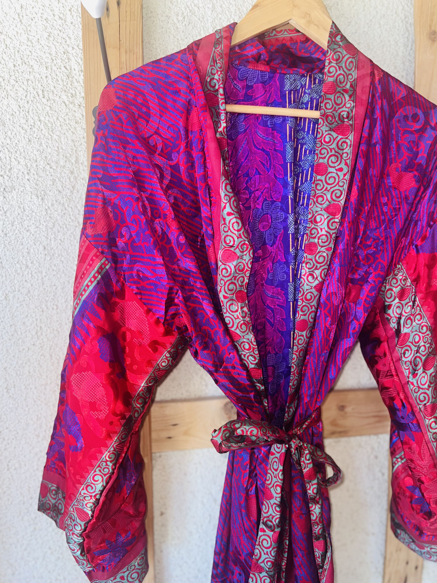 Kimono réversible violet clair – motifs indiens et couleurs poétiques