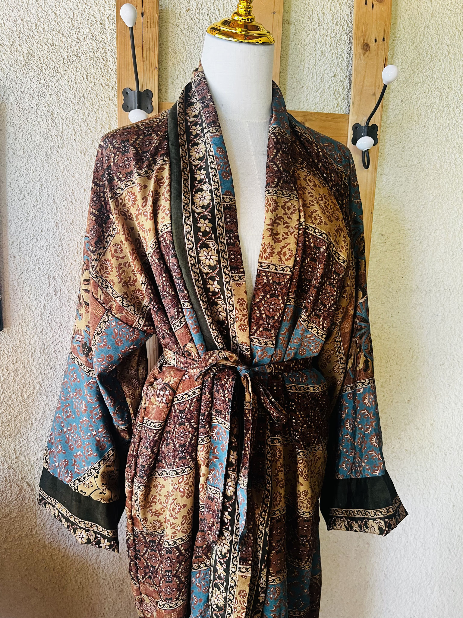 Kimono réversible marron et bleu – contraste vibrant et style unique