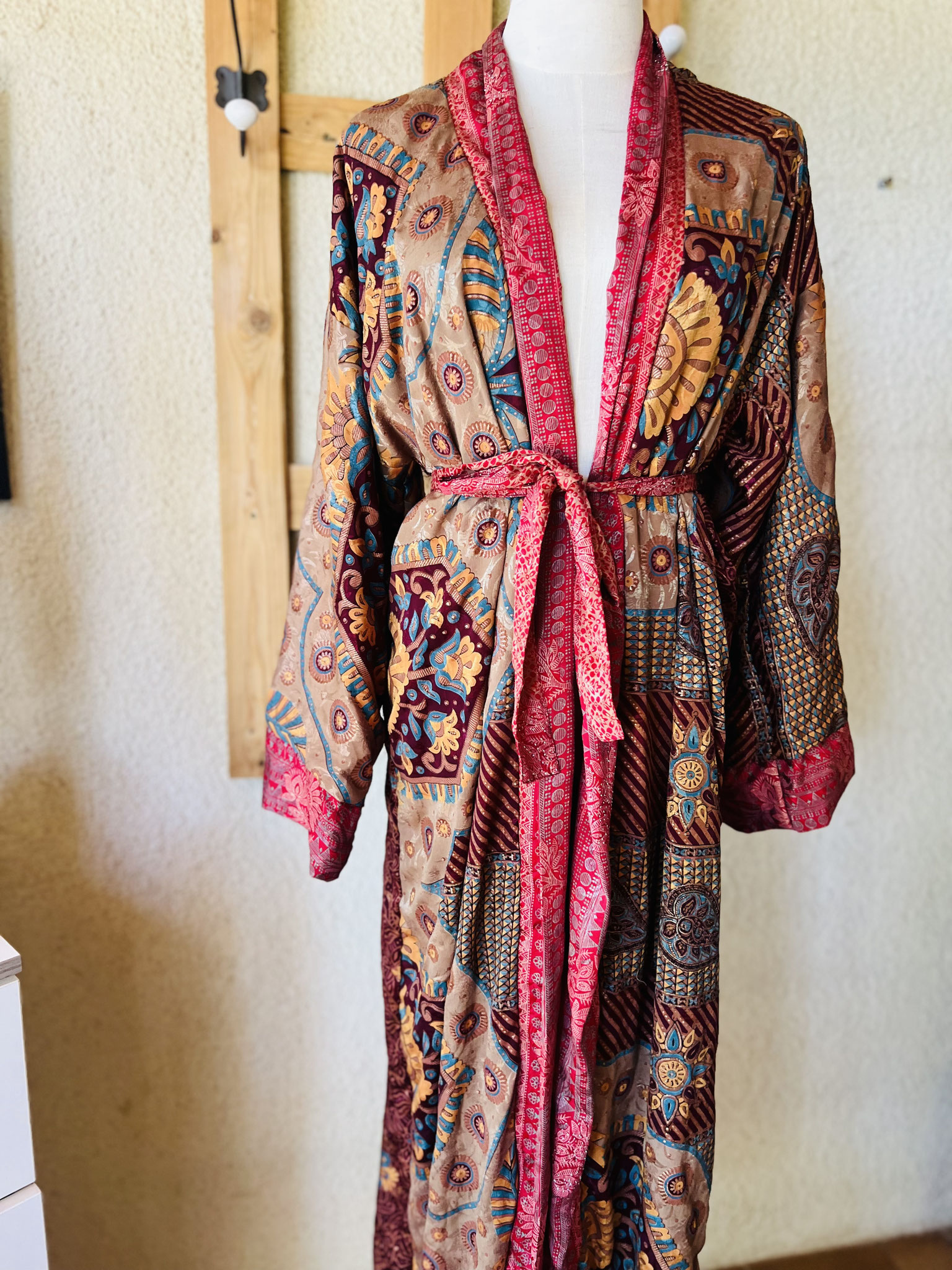 Kimono long réversible – style moderne et raffiné